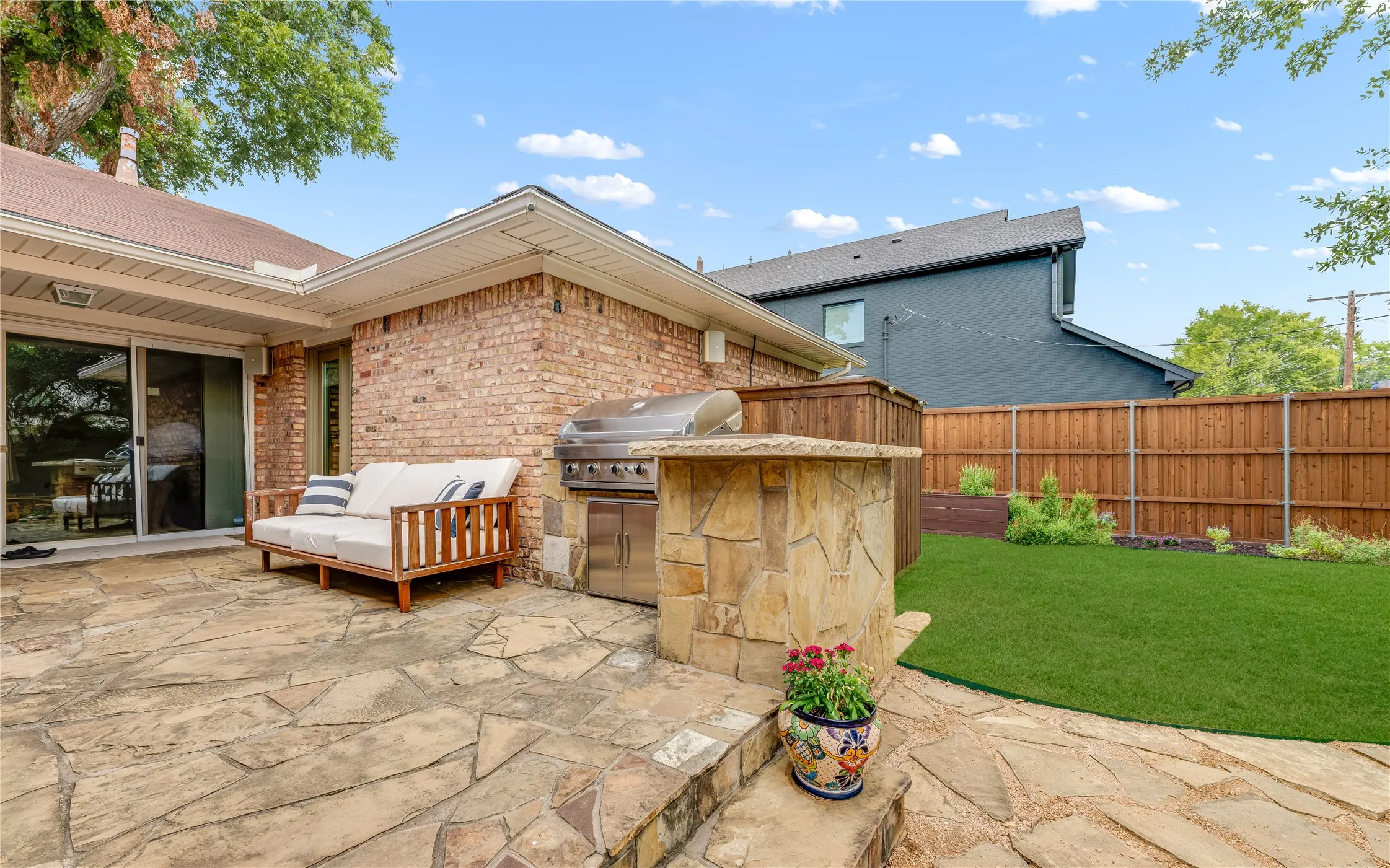 Single Family Residence For Sale in Dallas County , 6906 Sperry Street, Dallas, Texas 75214, 3 Bedroom, 2 Bathroom, 2 Garage spaces, 1,918 Sqft, built in 1965, mls#21405774, Real Estate Agent in Dallas, Homes For Sale in Dallas county, Homes For Sale in Dallas, Realtor in Dallas Texas, Real Estate Brokerage Independent Realty Texas, Luminita Cordes Realtor