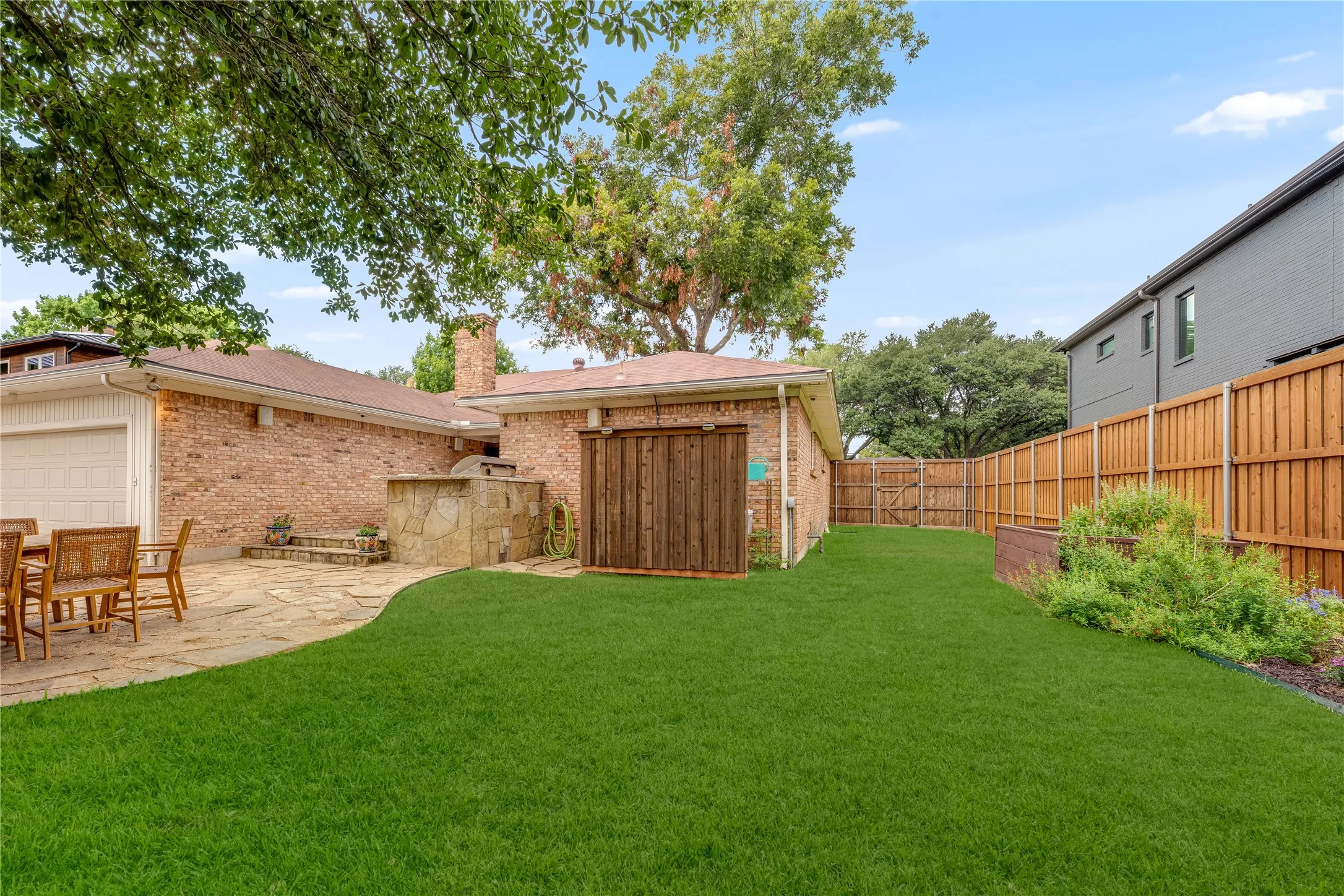 Single Family Residence For Sale in Dallas County , 6906 Sperry Street, Dallas, Texas 75214, 3 Bedroom, 2 Bathroom, 2 Garage spaces, 1,918 Sqft, built in 1965, mls#21405774, Real Estate Agent in Dallas, Homes For Sale in Dallas county, Homes For Sale in Dallas, Realtor in Dallas Texas, Real Estate Brokerage Independent Realty Texas, Luminita Cordes Realtor