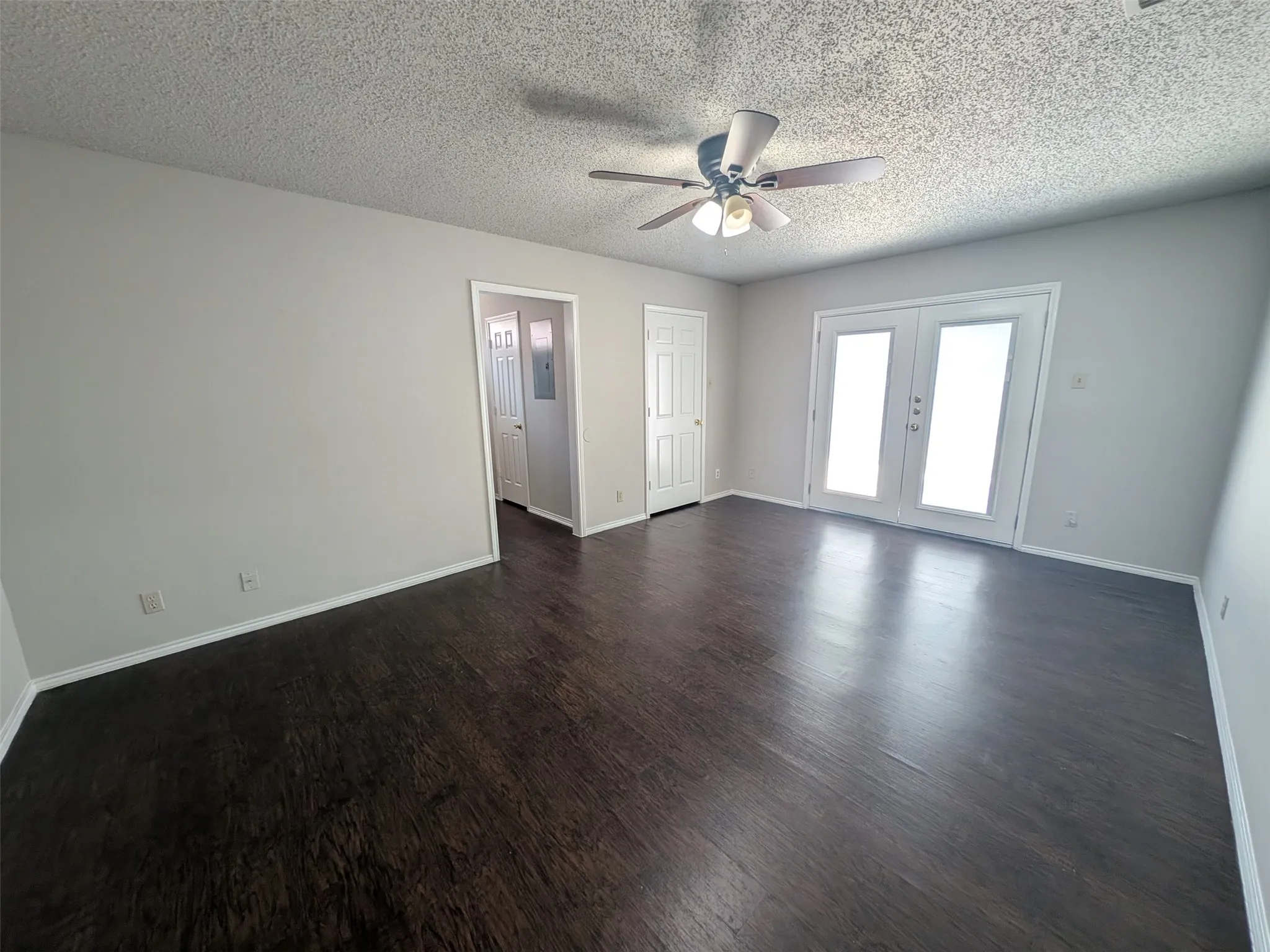 Quadruplex For Rent in Denton County , 115 Meadowview Drive 4, Justin, Texas 76247, 2 Bedroom, 2 Bathroom, 2 Garage spaces, 1,518 Sqft, built in 1987, mls#21406955, Real Estate Agent in Justin, Homes For Rent in Denton county, Homes For Rent in Justin, Realtor in Justin Texas, Real Estate Brokerage Independent Realty Texas, Luminita Cordes Realtor