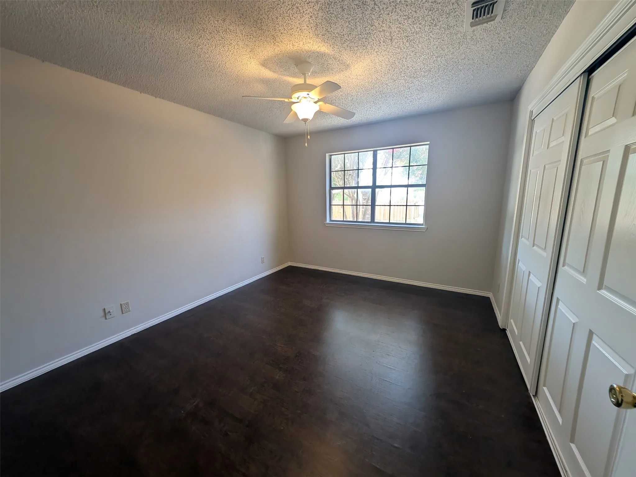 Quadruplex For Rent in Denton County , 115 Meadowview Drive 4, Justin, Texas 76247, 2 Bedroom, 2 Bathroom, 2 Garage spaces, 1,518 Sqft, built in 1987, mls#21406955, Real Estate Agent in Justin, Homes For Rent in Denton county, Homes For Rent in Justin, Realtor in Justin Texas, Real Estate Brokerage Independent Realty Texas, Luminita Cordes Realtor