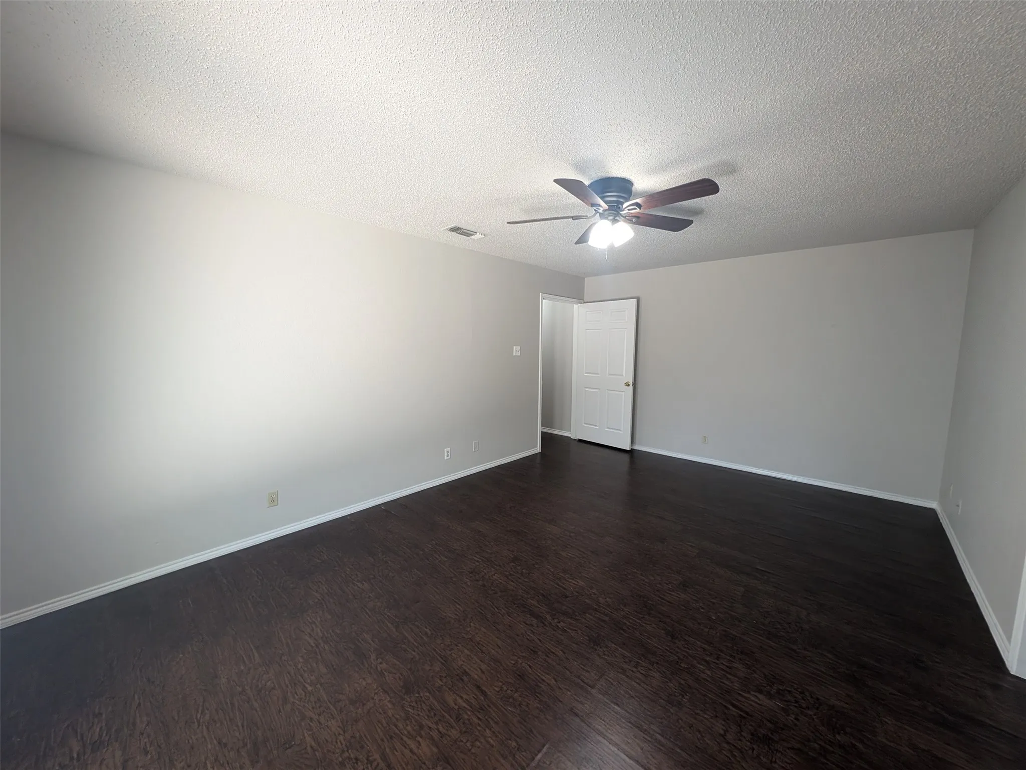 Quadruplex For Rent in Denton County , 115 Meadowview Drive 4, Justin, Texas 76247, 2 Bedroom, 2 Bathroom, 2 Garage spaces, 1,518 Sqft, built in 1987, mls#21406955, Real Estate Agent in Justin, Homes For Rent in Denton county, Homes For Rent in Justin, Realtor in Justin Texas, Real Estate Brokerage Independent Realty Texas, Luminita Cordes Realtor