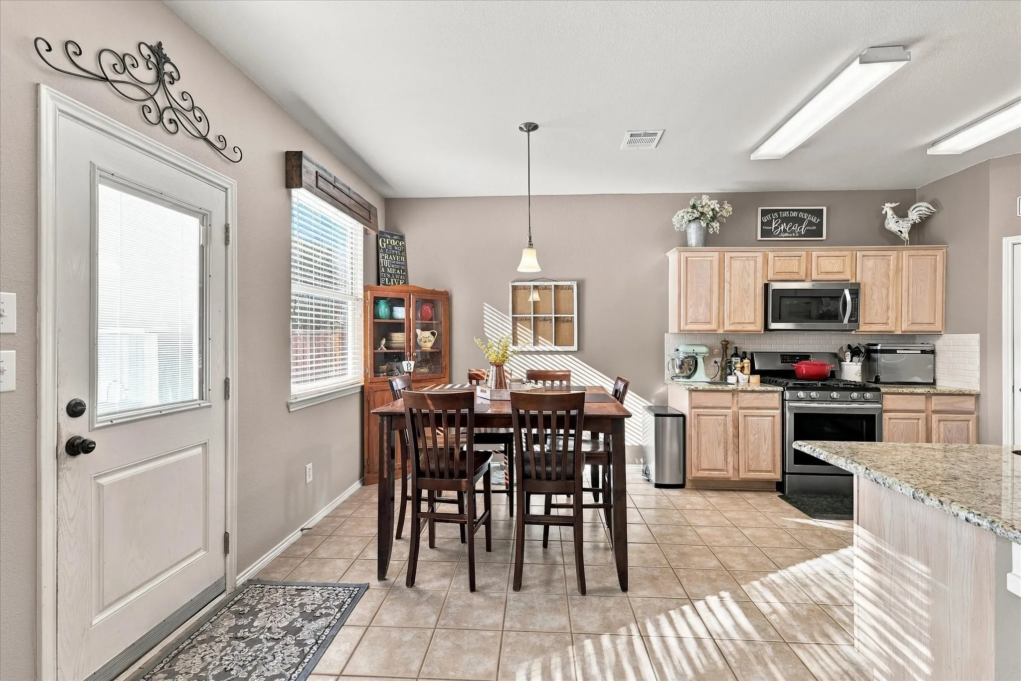 Single Family Residence For Sale in Denton County , 7800 Swan Park Drive, Denton, Texas 76210, 4 Bedroom, 3 Bathroom, 2 Garage spaces, 2,611 Sqft, built in 2002, mls#21406756, Real Estate Agent in Denton, Homes For Sale in Denton county, Homes For Sale in Denton, Realtor in Denton Texas, Real Estate Brokerage Independent Realty Texas, Luminita Cordes Realtor