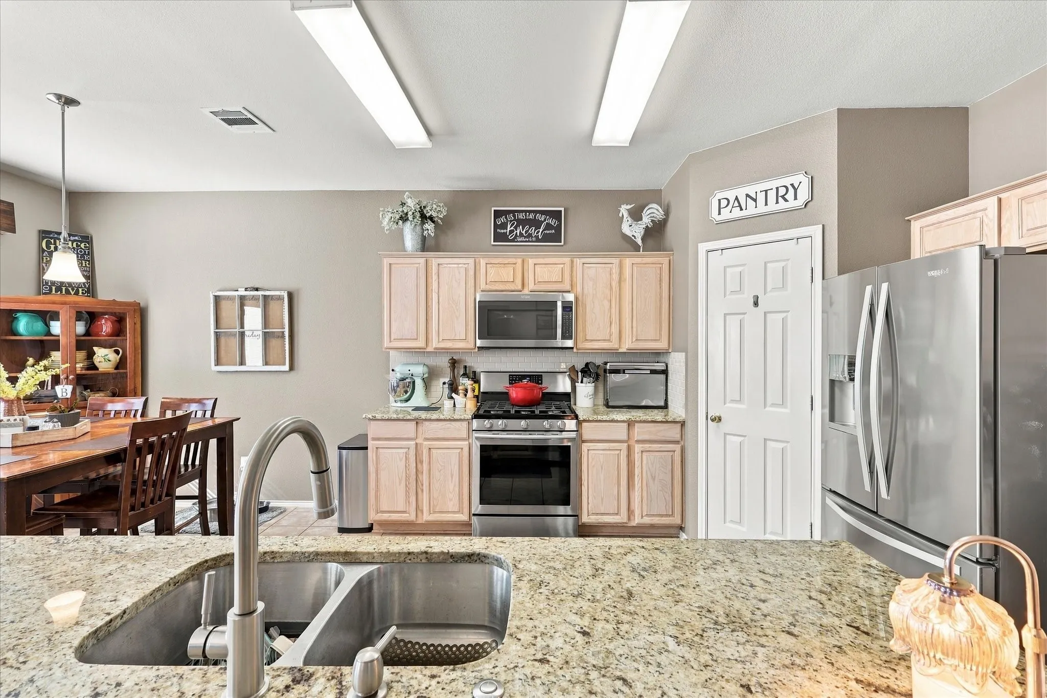 Single Family Residence For Sale in Denton County , 7800 Swan Park Drive, Denton, Texas 76210, 4 Bedroom, 3 Bathroom, 2 Garage spaces, 2,611 Sqft, built in 2002, mls#21406756, Real Estate Agent in Denton, Homes For Sale in Denton county, Homes For Sale in Denton, Realtor in Denton Texas, Real Estate Brokerage Independent Realty Texas, Luminita Cordes Realtor