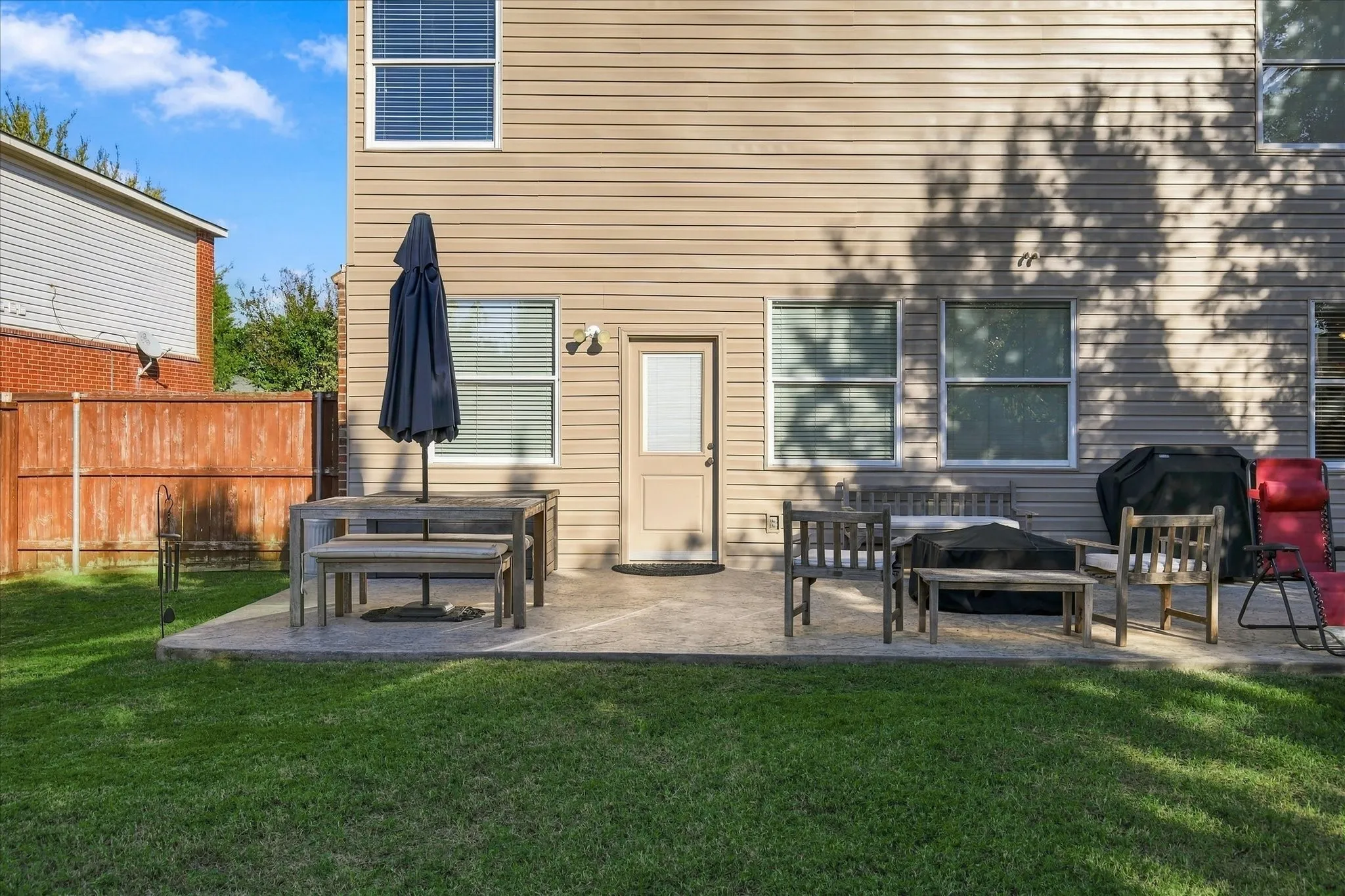 Single Family Residence For Sale in Denton County , 7800 Swan Park Drive, Denton, Texas 76210, 4 Bedroom, 3 Bathroom, 2 Garage spaces, 2,611 Sqft, built in 2002, mls#21406756, Real Estate Agent in Denton, Homes For Sale in Denton county, Homes For Sale in Denton, Realtor in Denton Texas, Real Estate Brokerage Independent Realty Texas, Luminita Cordes Realtor