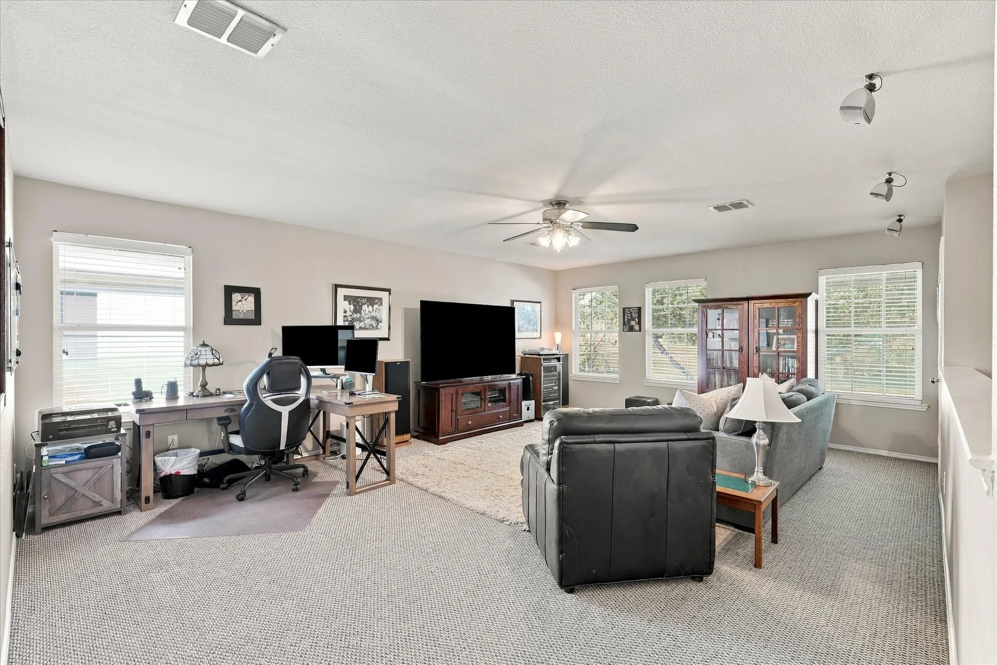 Single Family Residence For Sale in Denton County , 7800 Swan Park Drive, Denton, Texas 76210, 4 Bedroom, 3 Bathroom, 2 Garage spaces, 2,611 Sqft, built in 2002, mls#21406756, Real Estate Agent in Denton, Homes For Sale in Denton county, Homes For Sale in Denton, Realtor in Denton Texas, Real Estate Brokerage Independent Realty Texas, Luminita Cordes Realtor