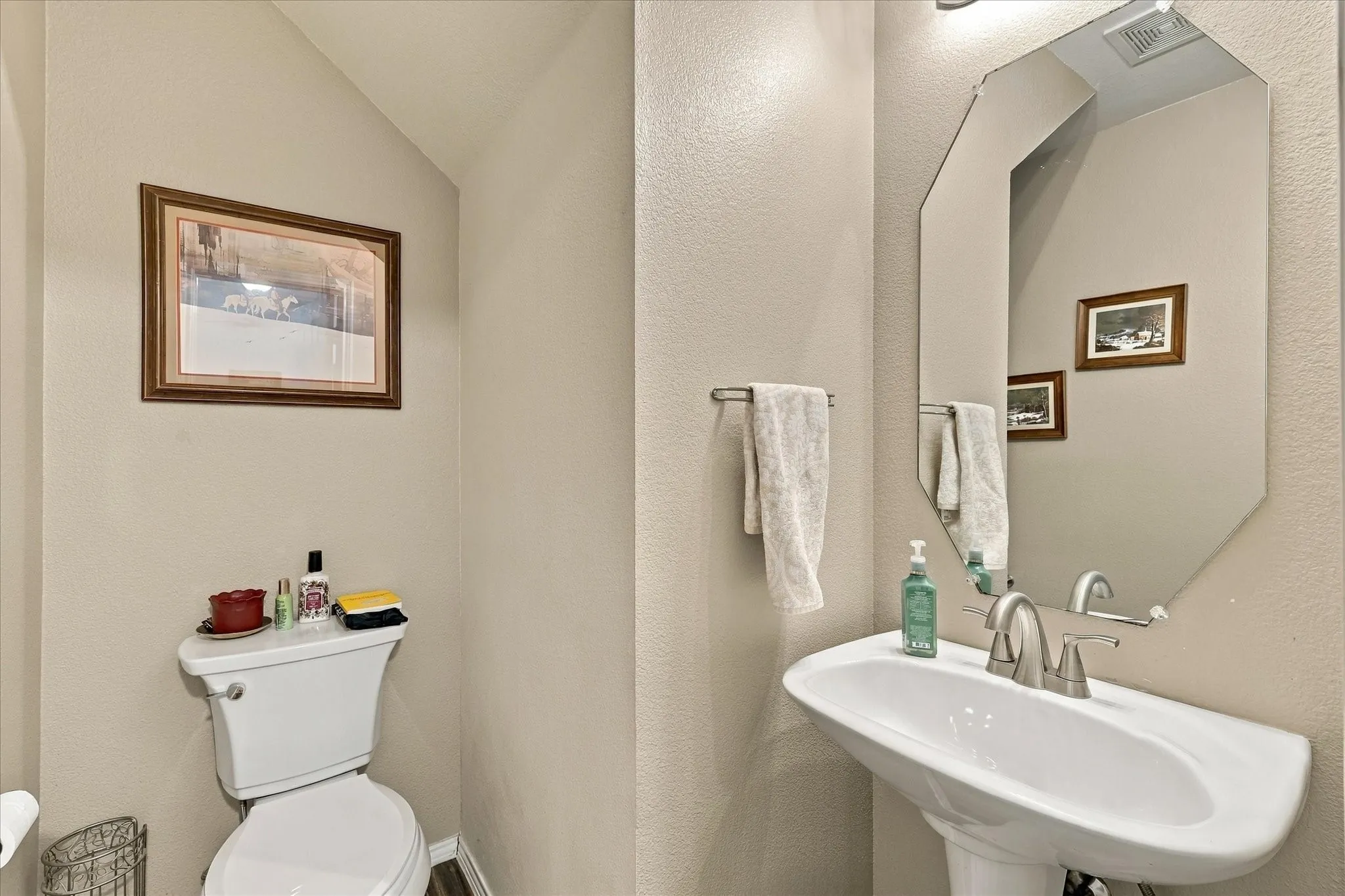 Single Family Residence For Sale in Denton County , 7800 Swan Park Drive, Denton, Texas 76210, 4 Bedroom, 3 Bathroom, 2 Garage spaces, 2,611 Sqft, built in 2002, mls#21406756, Real Estate Agent in Denton, Homes For Sale in Denton county, Homes For Sale in Denton, Realtor in Denton Texas, Real Estate Brokerage Independent Realty Texas, Luminita Cordes Realtor