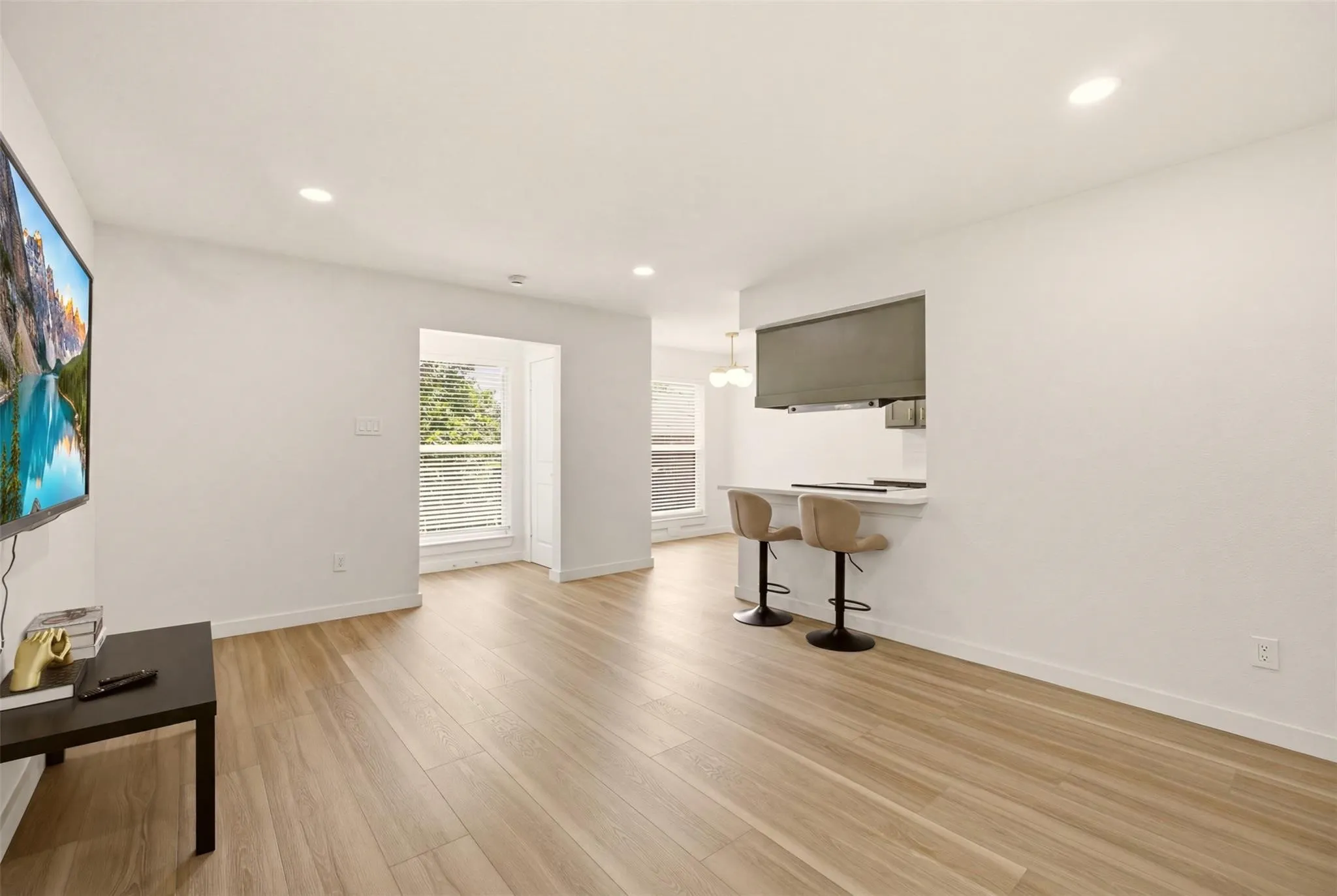 Apartment For Rent in Tarrant County , 908 Isbell Road D, Fort Worth, Texas 76114, 2 Bedroom, 2 Bathroom, Garage spaces, 920 Sqft, built in 1983, mls#21401408, Real Estate Agent in Fort Worth, Homes For Rent in Tarrant county, Homes For Rent in Fort Worth, Realtor in Fort Worth Texas, Real Estate Brokerage Independent Realty Texas, Luminita Cordes Realtor