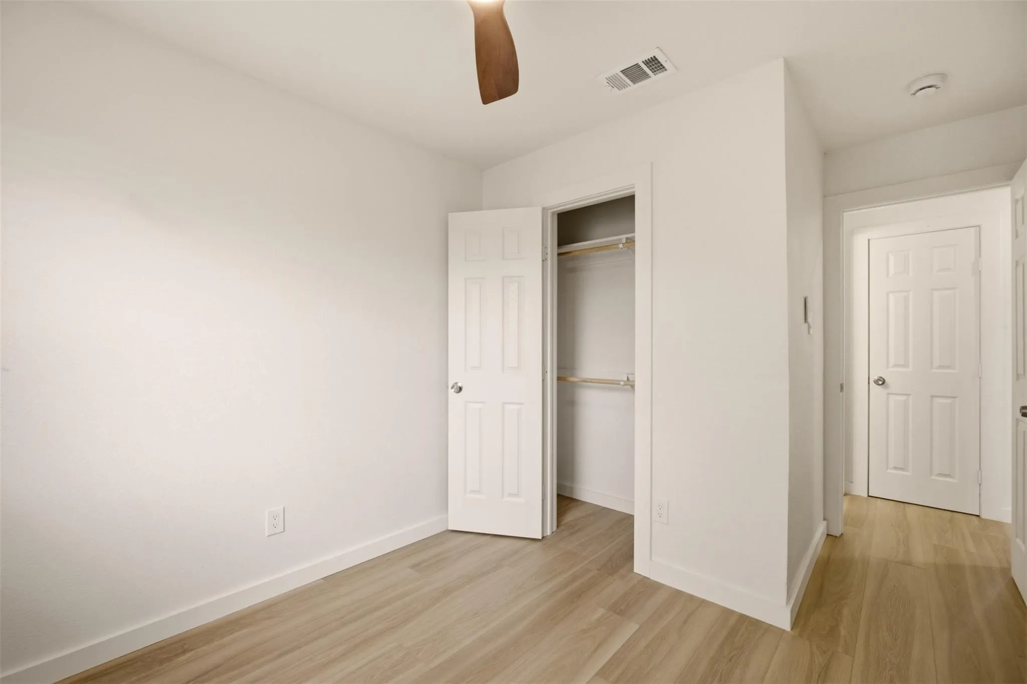Apartment For Rent in Tarrant County , 908 Isbell Road D, Fort Worth, Texas 76114, 2 Bedroom, 2 Bathroom, Garage spaces, 920 Sqft, built in 1983, mls#21401408, Real Estate Agent in Fort Worth, Homes For Rent in Tarrant county, Homes For Rent in Fort Worth, Realtor in Fort Worth Texas, Real Estate Brokerage Independent Realty Texas, Luminita Cordes Realtor