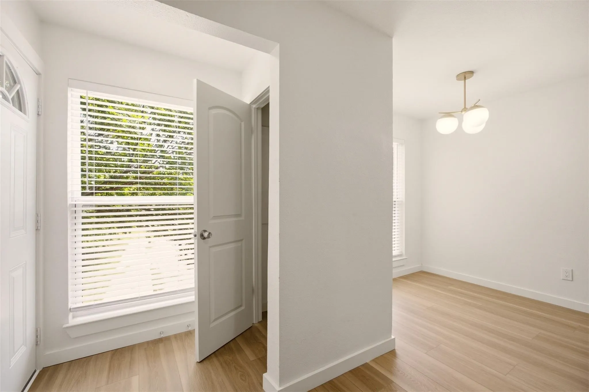 Apartment For Rent in Tarrant County , 908 Isbell Road D, Fort Worth, Texas 76114, 2 Bedroom, 2 Bathroom, Garage spaces, 920 Sqft, built in 1983, mls#21401408, Real Estate Agent in Fort Worth, Homes For Rent in Tarrant county, Homes For Rent in Fort Worth, Realtor in Fort Worth Texas, Real Estate Brokerage Independent Realty Texas, Luminita Cordes Realtor