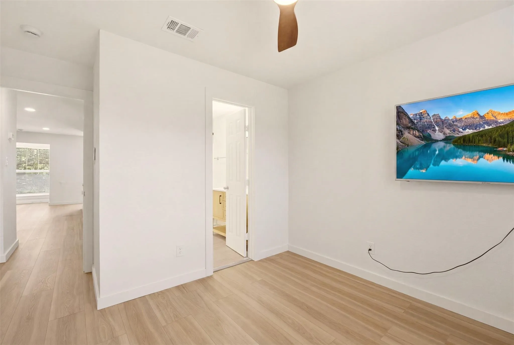 Apartment For Rent in Tarrant County , 908 Isbell Road D, Fort Worth, Texas 76114, 2 Bedroom, 2 Bathroom, Garage spaces, 920 Sqft, built in 1983, mls#21401408, Real Estate Agent in Fort Worth, Homes For Rent in Tarrant county, Homes For Rent in Fort Worth, Realtor in Fort Worth Texas, Real Estate Brokerage Independent Realty Texas, Luminita Cordes Realtor