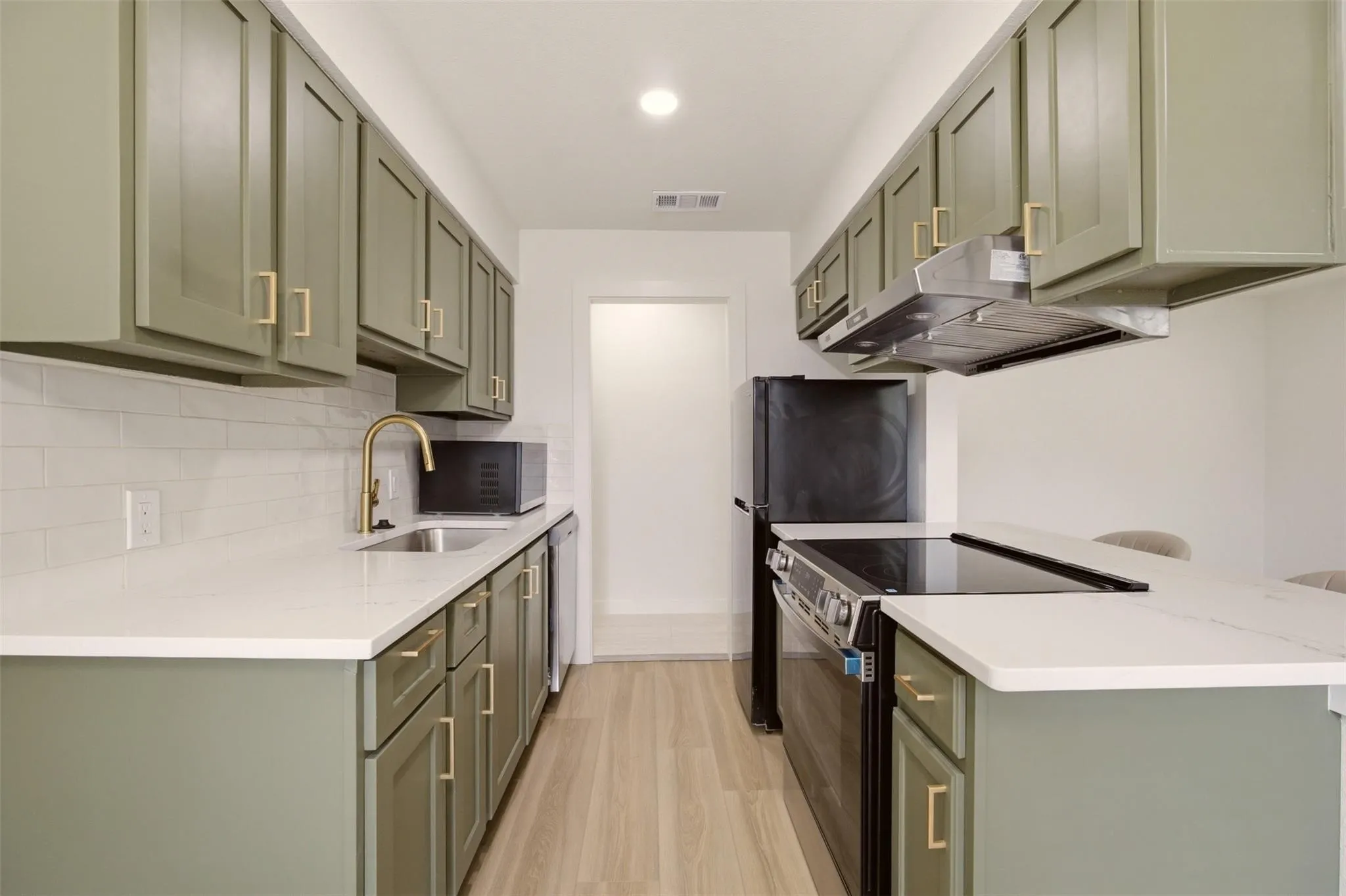 Apartment For Rent in Tarrant County , 908 Isbell Road D, Fort Worth, Texas 76114, 2 Bedroom, 2 Bathroom, Garage spaces, 920 Sqft, built in 1983, mls#21401408, Real Estate Agent in Fort Worth, Homes For Rent in Tarrant county, Homes For Rent in Fort Worth, Realtor in Fort Worth Texas, Real Estate Brokerage Independent Realty Texas, Luminita Cordes Realtor