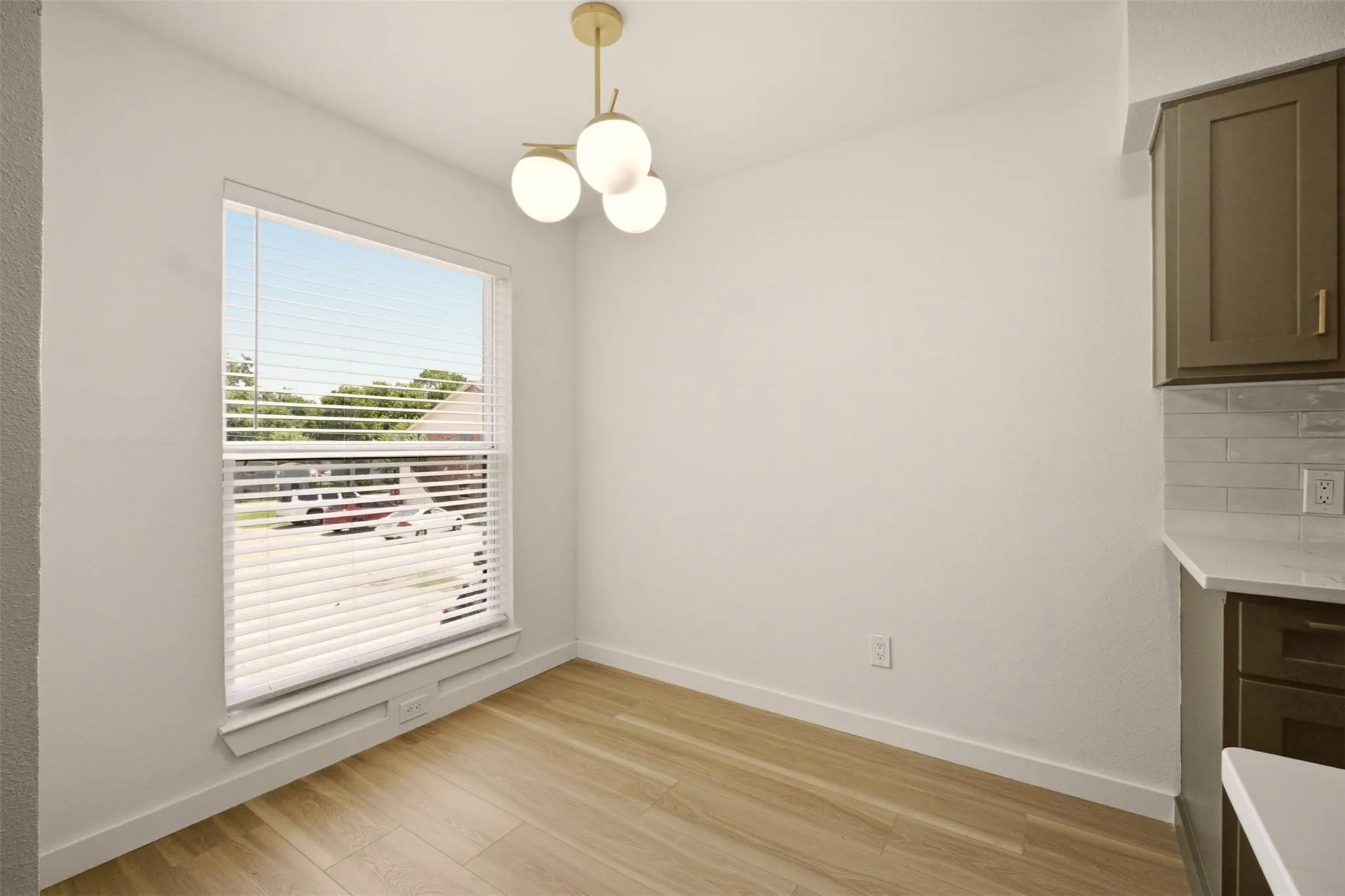 Apartment For Rent in Tarrant County , 908 Isbell Road D, Fort Worth, Texas 76114, 2 Bedroom, 2 Bathroom, Garage spaces, 920 Sqft, built in 1983, mls#21401408, Real Estate Agent in Fort Worth, Homes For Rent in Tarrant county, Homes For Rent in Fort Worth, Realtor in Fort Worth Texas, Real Estate Brokerage Independent Realty Texas, Luminita Cordes Realtor