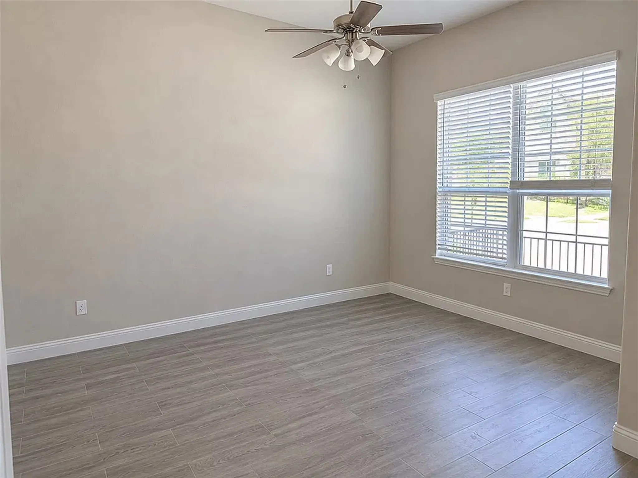 Townhouse For Rent in Collin County , 10631 Anna Island Drive, Frisco, Texas 75035, 3 Bedroom, 3 Bathroom, 2 Garage spaces, 1,657 Sqft, built in 2022, mls#21406966, Real Estate Agent in Frisco, Homes For Rent in Collin county, Homes For Rent in Frisco, Realtor in Frisco Texas, Real Estate Brokerage Independent Realty Texas, Luminita Cordes Realtor
