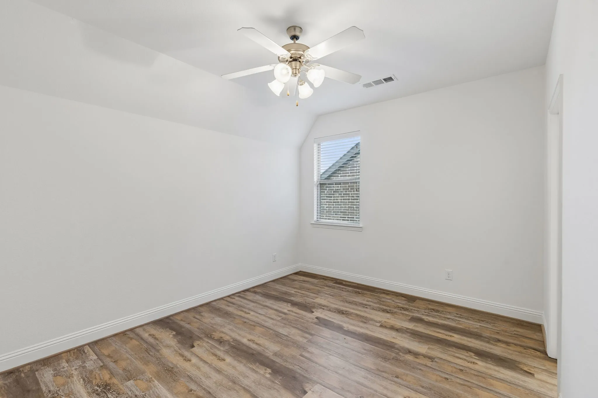 Single Family Residence For Sale in Collin County , 6920 Royal View Drive, Mc Kinney, Texas 75070, 4 Bedroom, 4 Bathroom, 2 Garage spaces, 2,457 Sqft, built in 2016, mls#21406845, Real Estate Agent in Mc Kinney, Homes For Sale in Collin county, Homes For Sale in Mc Kinney, Realtor in Mc Kinney Texas, Real Estate Brokerage Independent Realty Texas, Luminita Cordes Realtor