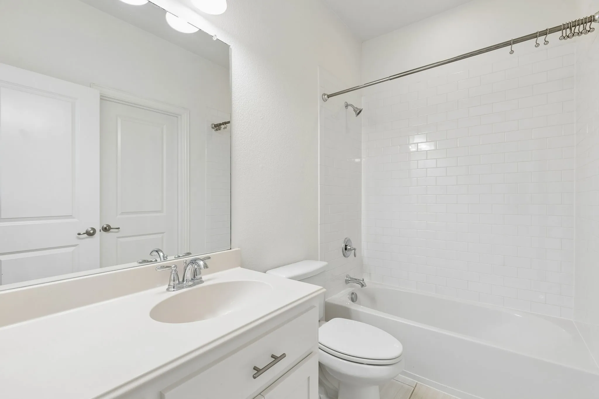 Single Family Residence For Sale in Collin County , 6920 Royal View Drive, Mc Kinney, Texas 75070, 4 Bedroom, 4 Bathroom, 2 Garage spaces, 2,457 Sqft, built in 2016, mls#21406845, Real Estate Agent in Mc Kinney, Homes For Sale in Collin county, Homes For Sale in Mc Kinney, Realtor in Mc Kinney Texas, Real Estate Brokerage Independent Realty Texas, Luminita Cordes Realtor