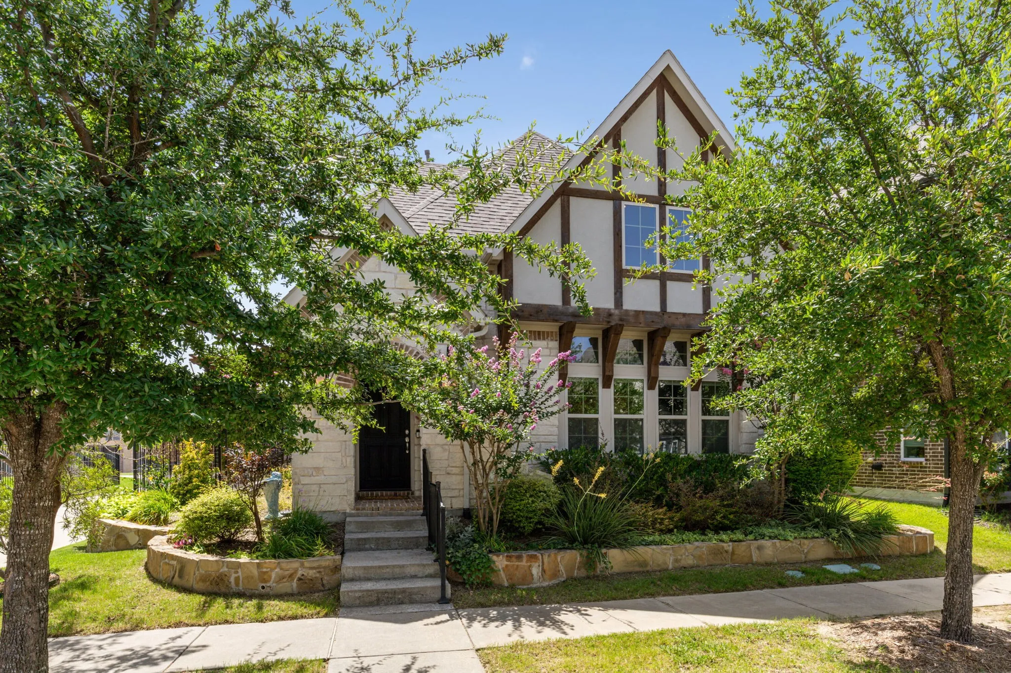 Single Family Residence For Sale in Collin County , 6920 Royal View Drive, Mc Kinney, Texas 75070, 4 Bedroom, 4 Bathroom, 2 Garage spaces, 2,457 Sqft, built in 2016, mls#21406845, Real Estate Agent in Mc Kinney, Homes For Sale in Collin county, Homes For Sale in Mc Kinney, Realtor in Mc Kinney Texas, Real Estate Brokerage Independent Realty Texas, Luminita Cordes Realtor
