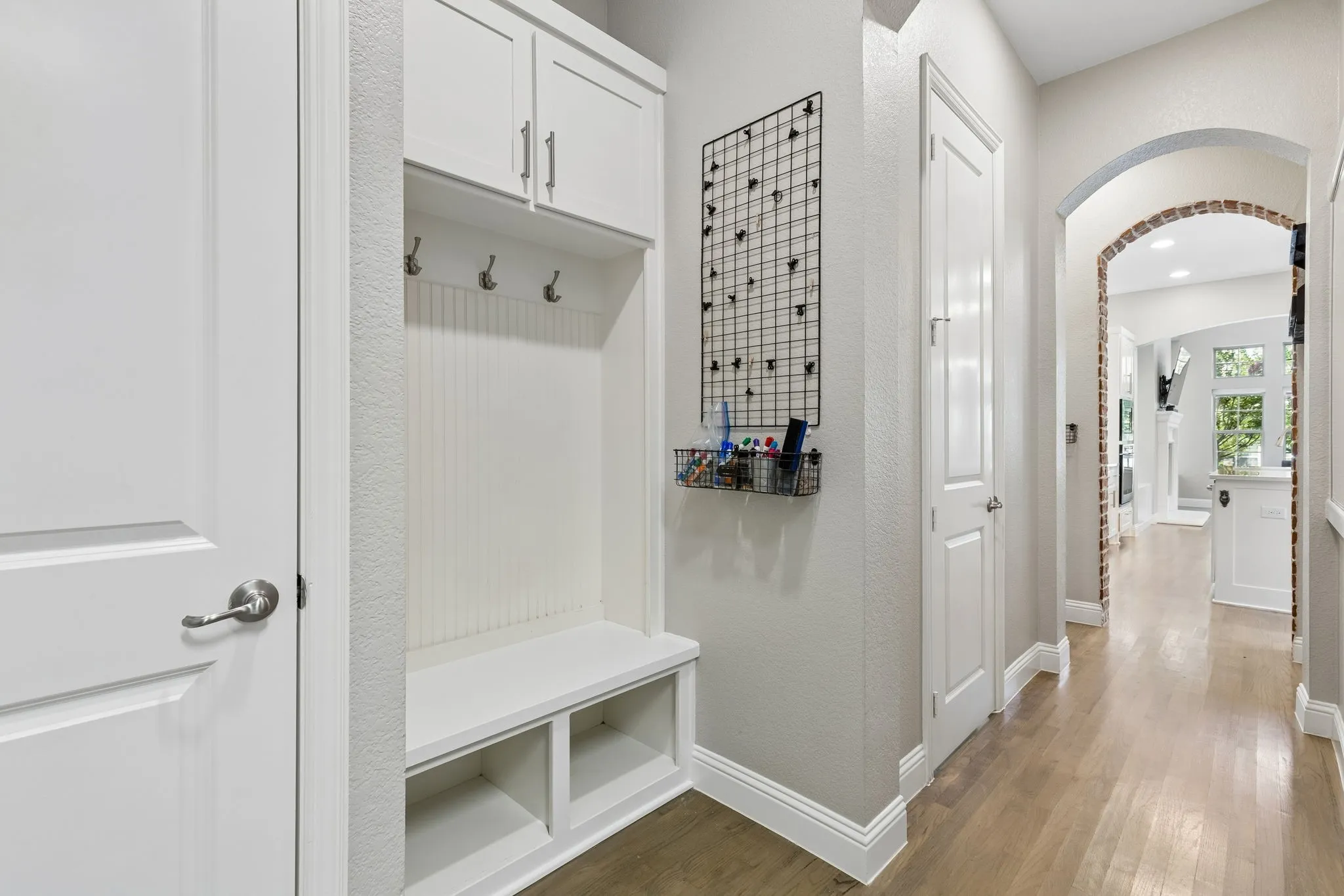 Single Family Residence For Sale in Collin County , 6920 Royal View Drive, Mc Kinney, Texas 75070, 4 Bedroom, 4 Bathroom, 2 Garage spaces, 2,457 Sqft, built in 2016, mls#21406845, Real Estate Agent in Mc Kinney, Homes For Sale in Collin county, Homes For Sale in Mc Kinney, Realtor in Mc Kinney Texas, Real Estate Brokerage Independent Realty Texas, Luminita Cordes Realtor