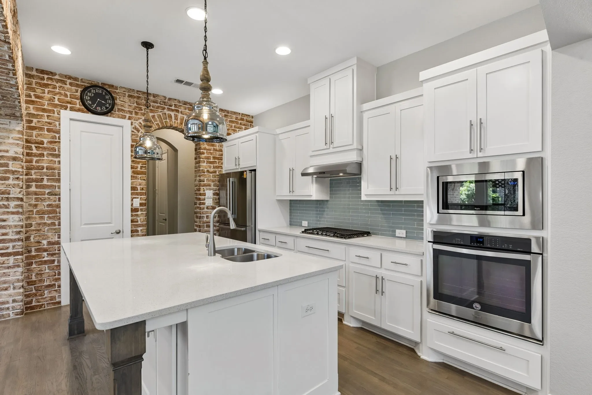 Single Family Residence For Sale in Collin County , 6920 Royal View Drive, Mc Kinney, Texas 75070, 4 Bedroom, 4 Bathroom, 2 Garage spaces, 2,457 Sqft, built in 2016, mls#21406845, Real Estate Agent in Mc Kinney, Homes For Sale in Collin county, Homes For Sale in Mc Kinney, Realtor in Mc Kinney Texas, Real Estate Brokerage Independent Realty Texas, Luminita Cordes Realtor