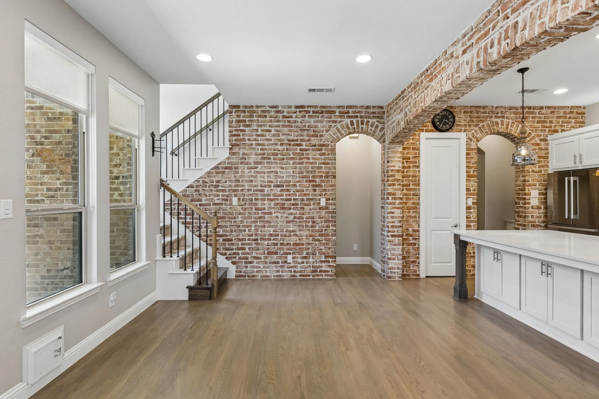 Single Family Residence For Sale in Collin County , 6920 Royal View Drive, Mc Kinney, Texas 75070, 4 Bedroom, 4 Bathroom, 2 Garage spaces, 2,457 Sqft, built in 2016, mls#21406845, Real Estate Agent in Mc Kinney, Homes For Sale in Collin county, Homes For Sale in Mc Kinney, Realtor in Mc Kinney Texas, Real Estate Brokerage Independent Realty Texas, Luminita Cordes Realtor