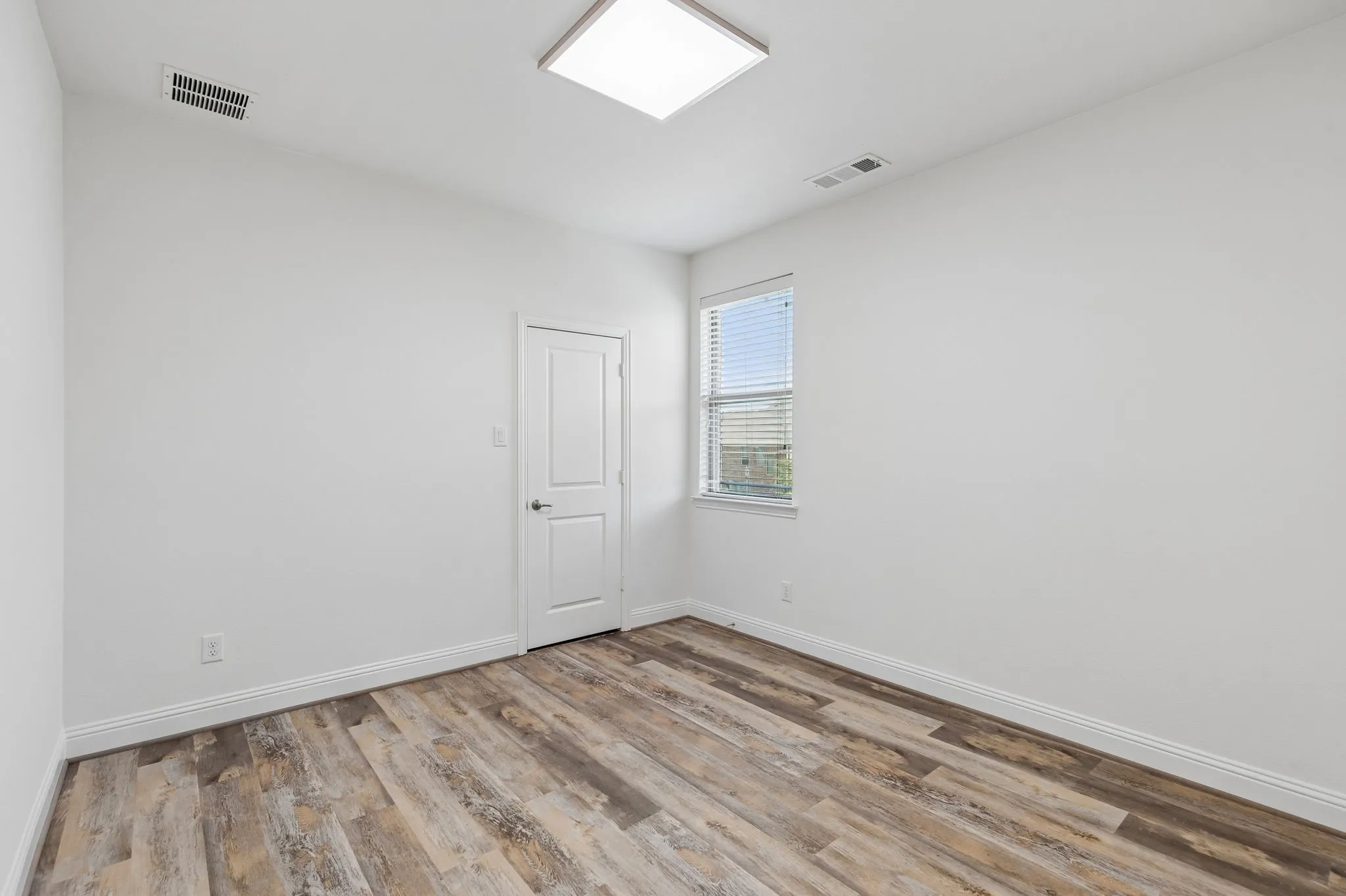 Single Family Residence For Sale in Collin County , 6920 Royal View Drive, Mc Kinney, Texas 75070, 4 Bedroom, 4 Bathroom, 2 Garage spaces, 2,457 Sqft, built in 2016, mls#21406845, Real Estate Agent in Mc Kinney, Homes For Sale in Collin county, Homes For Sale in Mc Kinney, Realtor in Mc Kinney Texas, Real Estate Brokerage Independent Realty Texas, Luminita Cordes Realtor