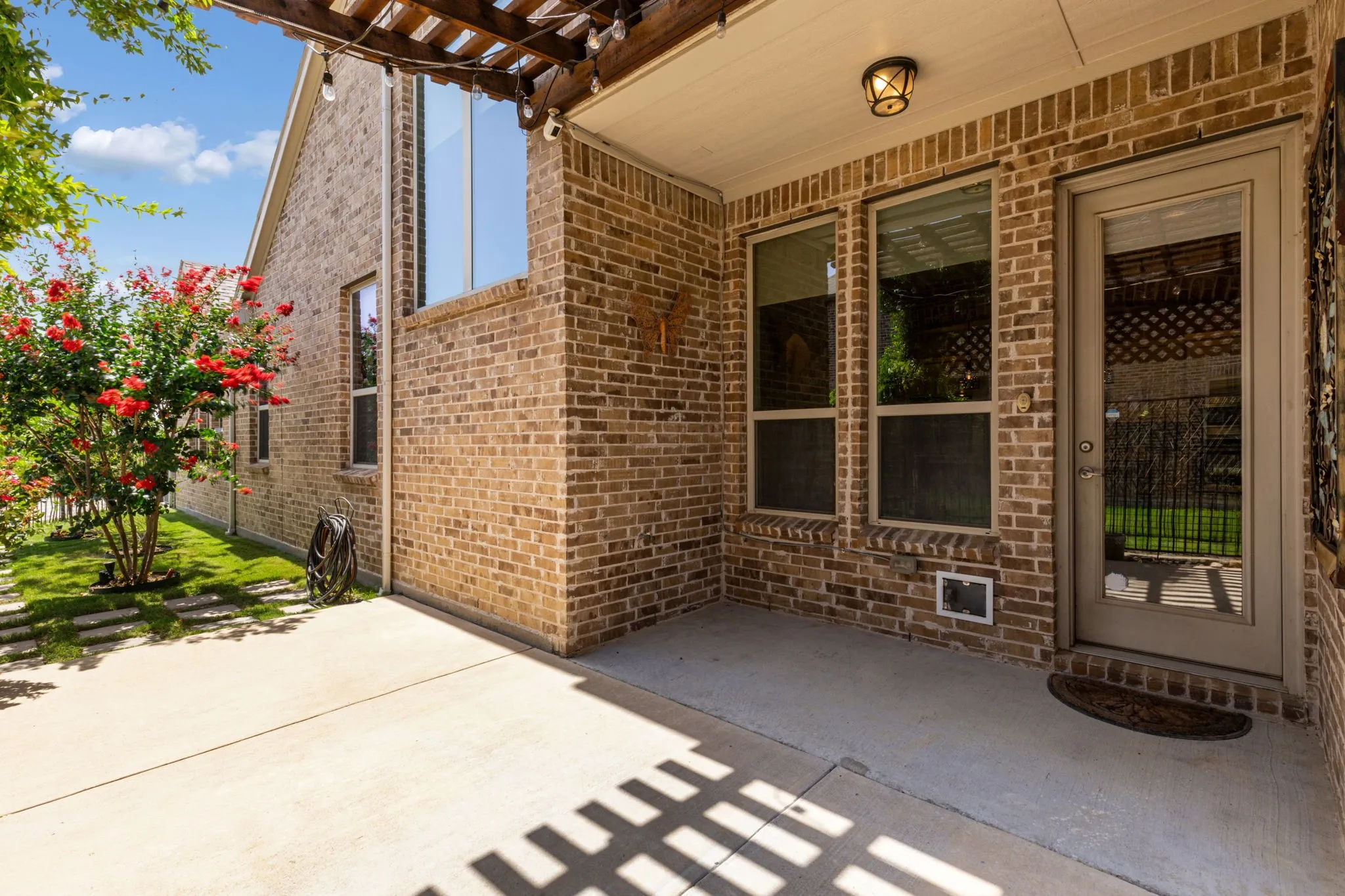 Single Family Residence For Sale in Collin County , 6920 Royal View Drive, Mc Kinney, Texas 75070, 4 Bedroom, 4 Bathroom, 2 Garage spaces, 2,457 Sqft, built in 2016, mls#21406845, Real Estate Agent in Mc Kinney, Homes For Sale in Collin county, Homes For Sale in Mc Kinney, Realtor in Mc Kinney Texas, Real Estate Brokerage Independent Realty Texas, Luminita Cordes Realtor