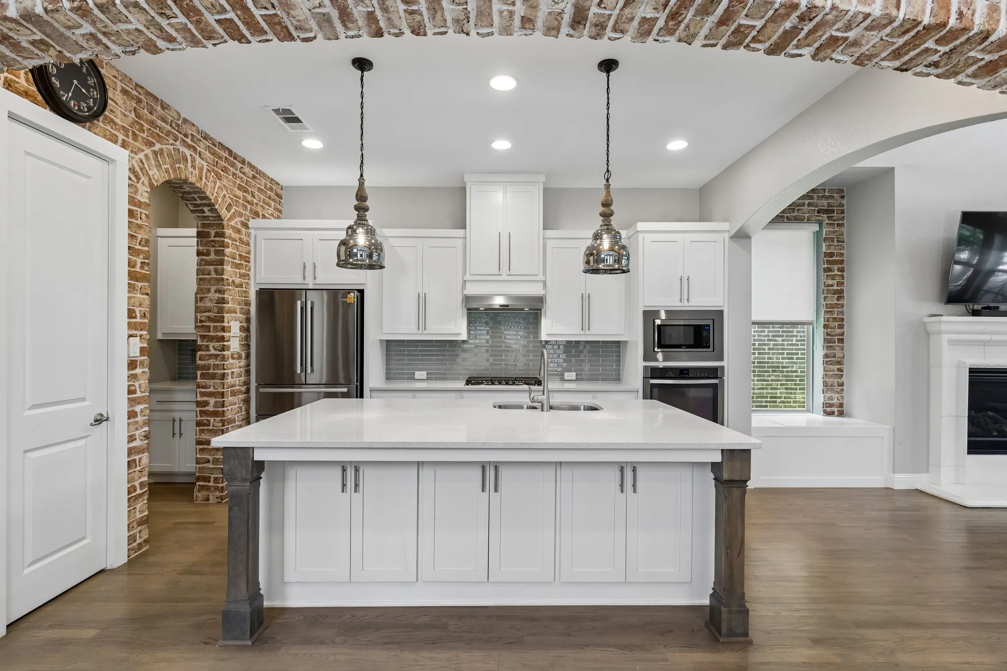 Single Family Residence For Sale in Collin County , 6920 Royal View Drive, Mc Kinney, Texas 75070, 4 Bedroom, 4 Bathroom, 2 Garage spaces, 2,457 Sqft, built in 2016, mls#21406845, Real Estate Agent in Mc Kinney, Homes For Sale in Collin county, Homes For Sale in Mc Kinney, Realtor in Mc Kinney Texas, Real Estate Brokerage Independent Realty Texas, Luminita Cordes Realtor