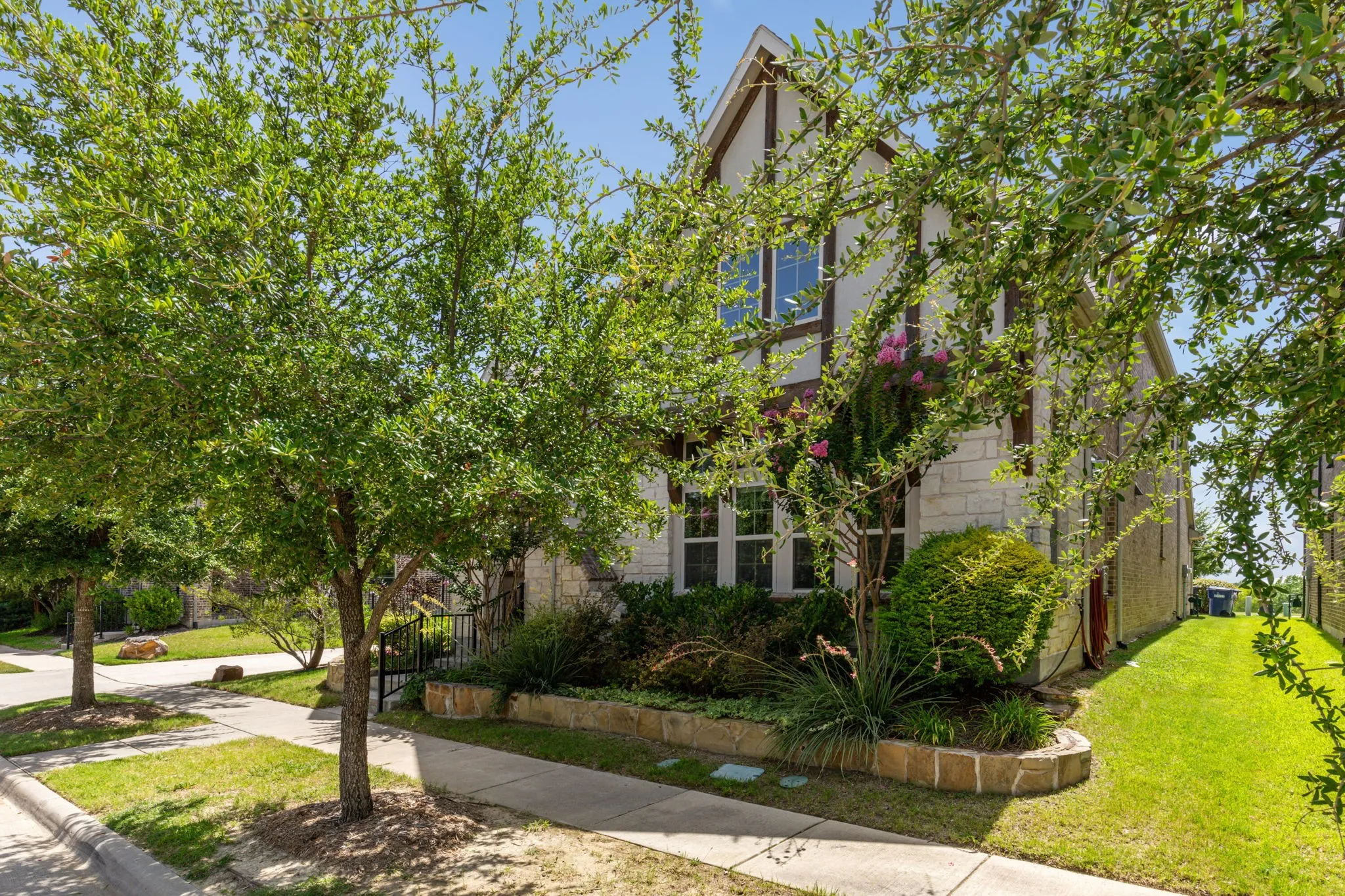 Single Family Residence For Sale in Collin County , 6920 Royal View Drive, Mc Kinney, Texas 75070, 4 Bedroom, 4 Bathroom, 2 Garage spaces, 2,457 Sqft, built in 2016, mls#21406845, Real Estate Agent in Mc Kinney, Homes For Sale in Collin county, Homes For Sale in Mc Kinney, Realtor in Mc Kinney Texas, Real Estate Brokerage Independent Realty Texas, Luminita Cordes Realtor