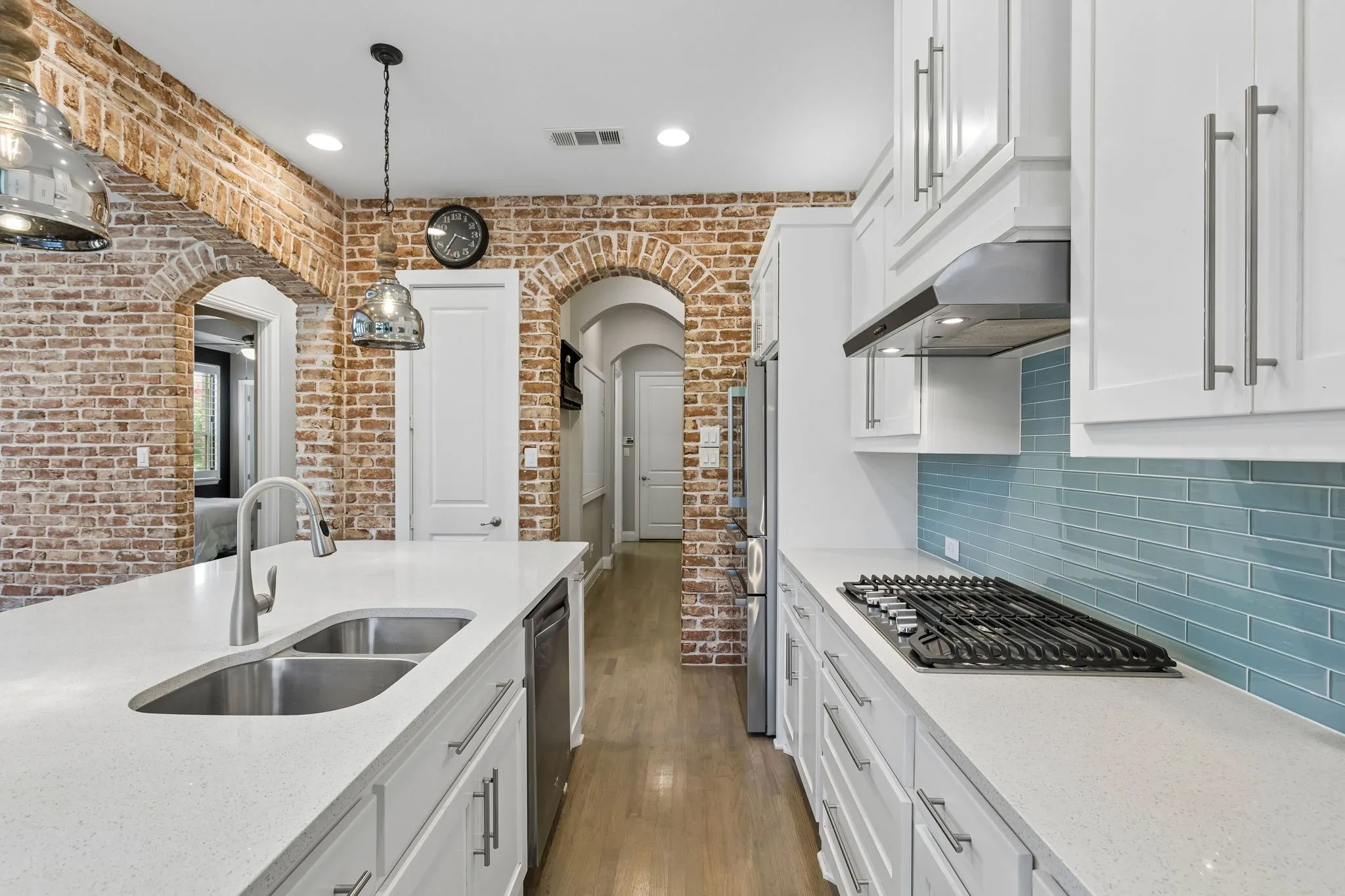 Single Family Residence For Sale in Collin County , 6920 Royal View Drive, Mc Kinney, Texas 75070, 4 Bedroom, 4 Bathroom, 2 Garage spaces, 2,457 Sqft, built in 2016, mls#21406845, Real Estate Agent in Mc Kinney, Homes For Sale in Collin county, Homes For Sale in Mc Kinney, Realtor in Mc Kinney Texas, Real Estate Brokerage Independent Realty Texas, Luminita Cordes Realtor