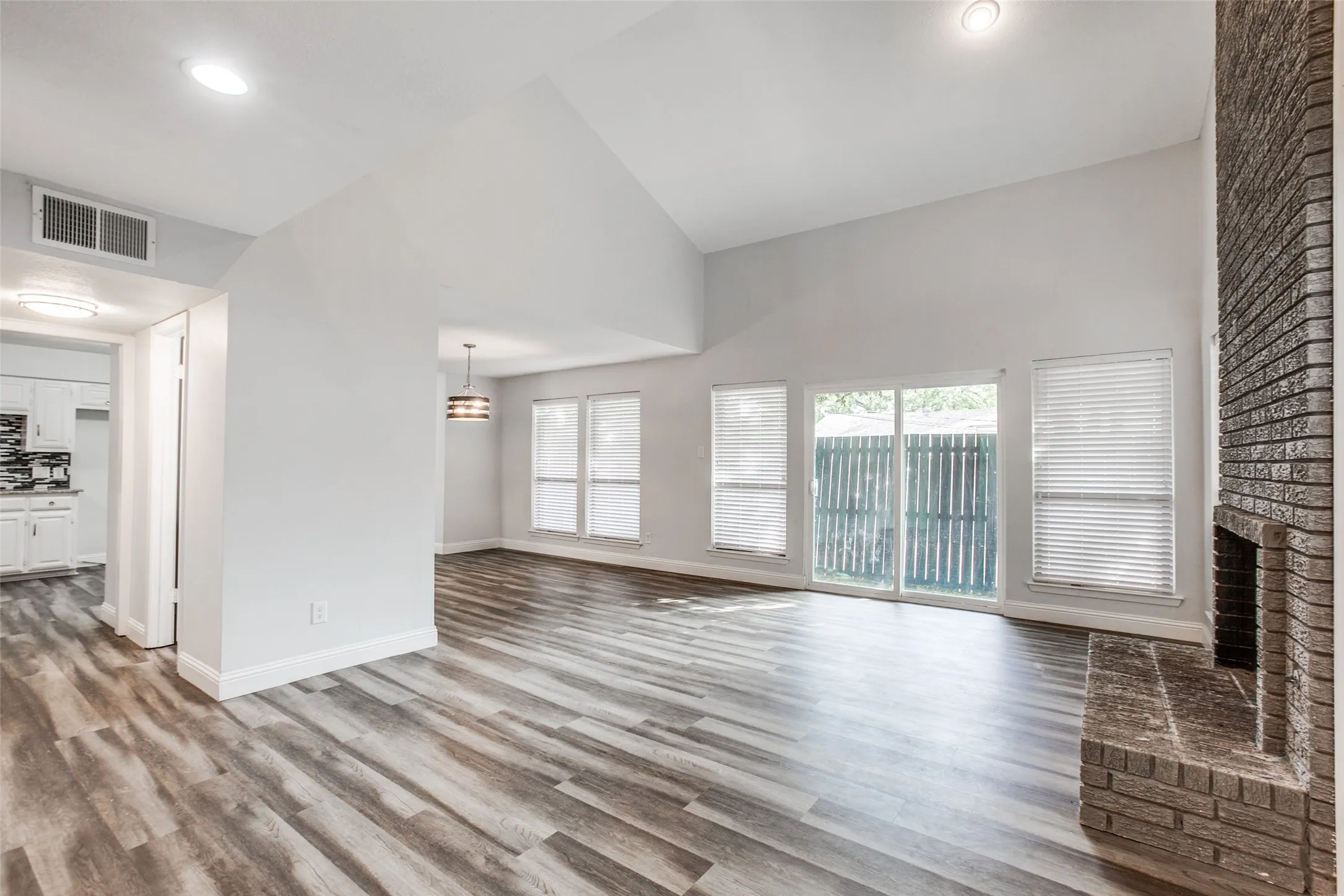 Single Family Residence For Rent in Collin County , 2708 Pinery Lane, Richardson, Texas 75080, 3 Bedroom, 3 Bathroom, 2 Garage spaces, 2,046 Sqft, built in 1978, mls#21406917, Real Estate Agent in Richardson, Homes For Rent in Collin county, Homes For Rent in Richardson, Realtor in Richardson Texas, Real Estate Brokerage Independent Realty Texas, Luminita Cordes Realtor
