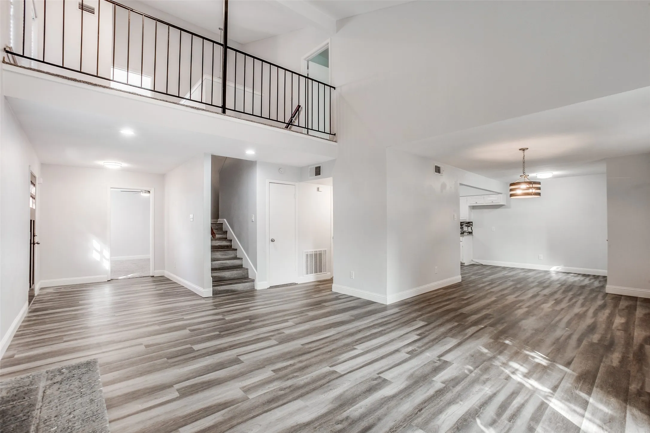 Single Family Residence For Rent in Collin County , 2708 Pinery Lane, Richardson, Texas 75080, 3 Bedroom, 3 Bathroom, 2 Garage spaces, 2,046 Sqft, built in 1978, mls#21406917, Real Estate Agent in Richardson, Homes For Rent in Collin county, Homes For Rent in Richardson, Realtor in Richardson Texas, Real Estate Brokerage Independent Realty Texas, Luminita Cordes Realtor