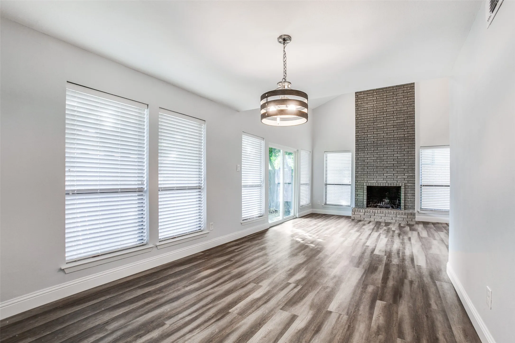 Single Family Residence For Rent in Collin County , 2708 Pinery Lane, Richardson, Texas 75080, 3 Bedroom, 3 Bathroom, 2 Garage spaces, 2,046 Sqft, built in 1978, mls#21406917, Real Estate Agent in Richardson, Homes For Rent in Collin county, Homes For Rent in Richardson, Realtor in Richardson Texas, Real Estate Brokerage Independent Realty Texas, Luminita Cordes Realtor