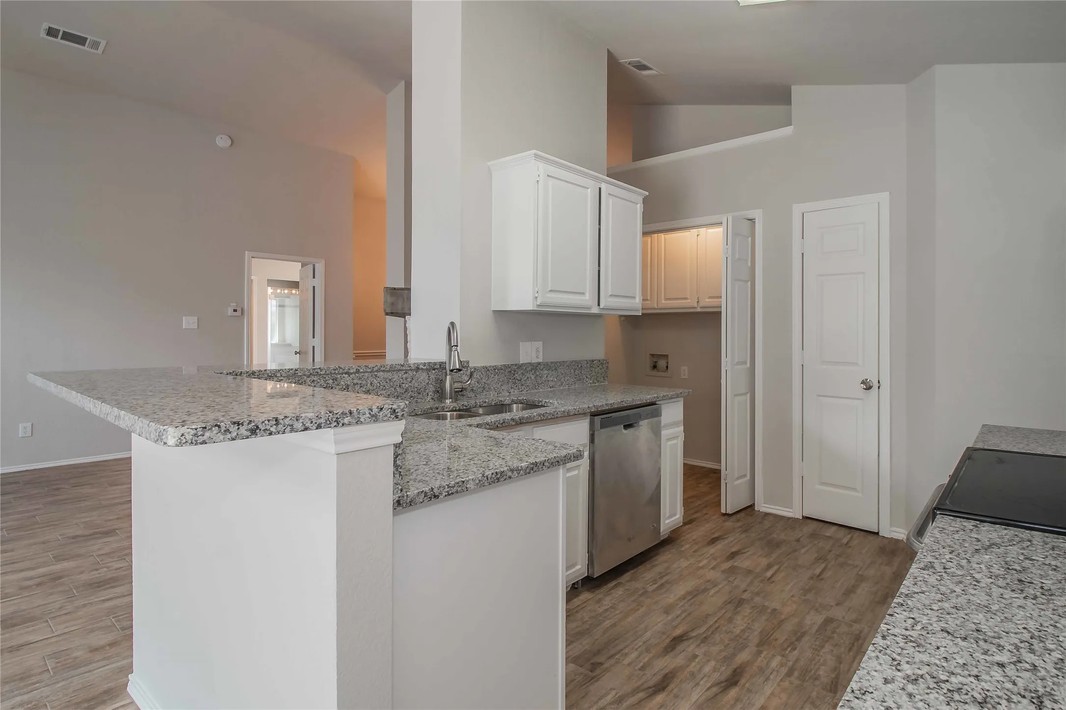 Single Family Residence For Rent in Parker County , 437 Hillside Drive, Aledo, Texas 76008, 3 Bedroom, 2 Bathroom, 2 Garage spaces, 1,668 Sqft, built in 1993, mls#21406952, Real Estate Agent in Aledo, Homes For Rent in Parker county, Homes For Rent in Aledo, Realtor in Aledo Texas, Real Estate Brokerage Independent Realty Texas, Luminita Cordes Realtor