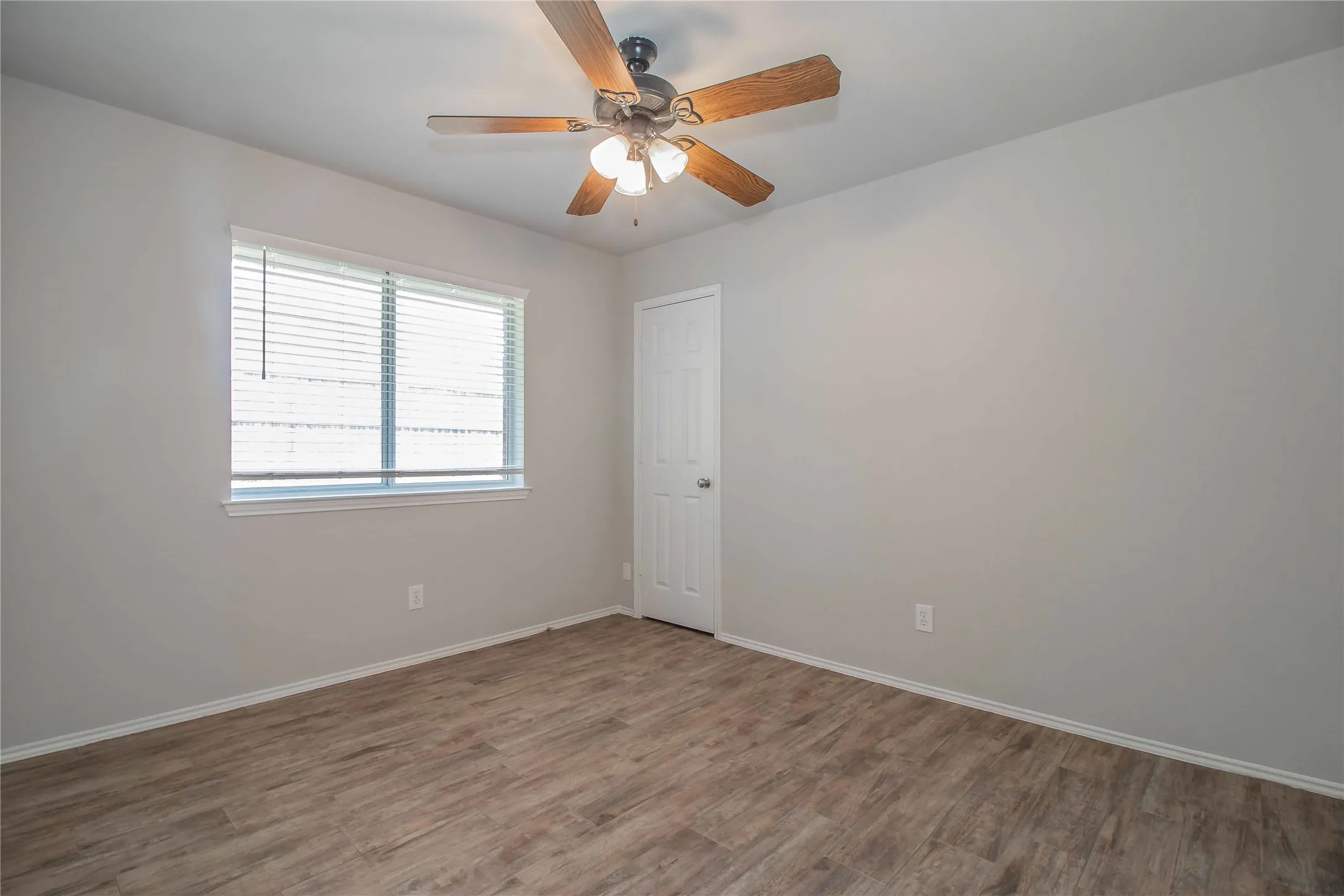 Single Family Residence For Rent in Parker County , 437 Hillside Drive, Aledo, Texas 76008, 3 Bedroom, 2 Bathroom, 2 Garage spaces, 1,668 Sqft, built in 1993, mls#21406952, Real Estate Agent in Aledo, Homes For Rent in Parker county, Homes For Rent in Aledo, Realtor in Aledo Texas, Real Estate Brokerage Independent Realty Texas, Luminita Cordes Realtor