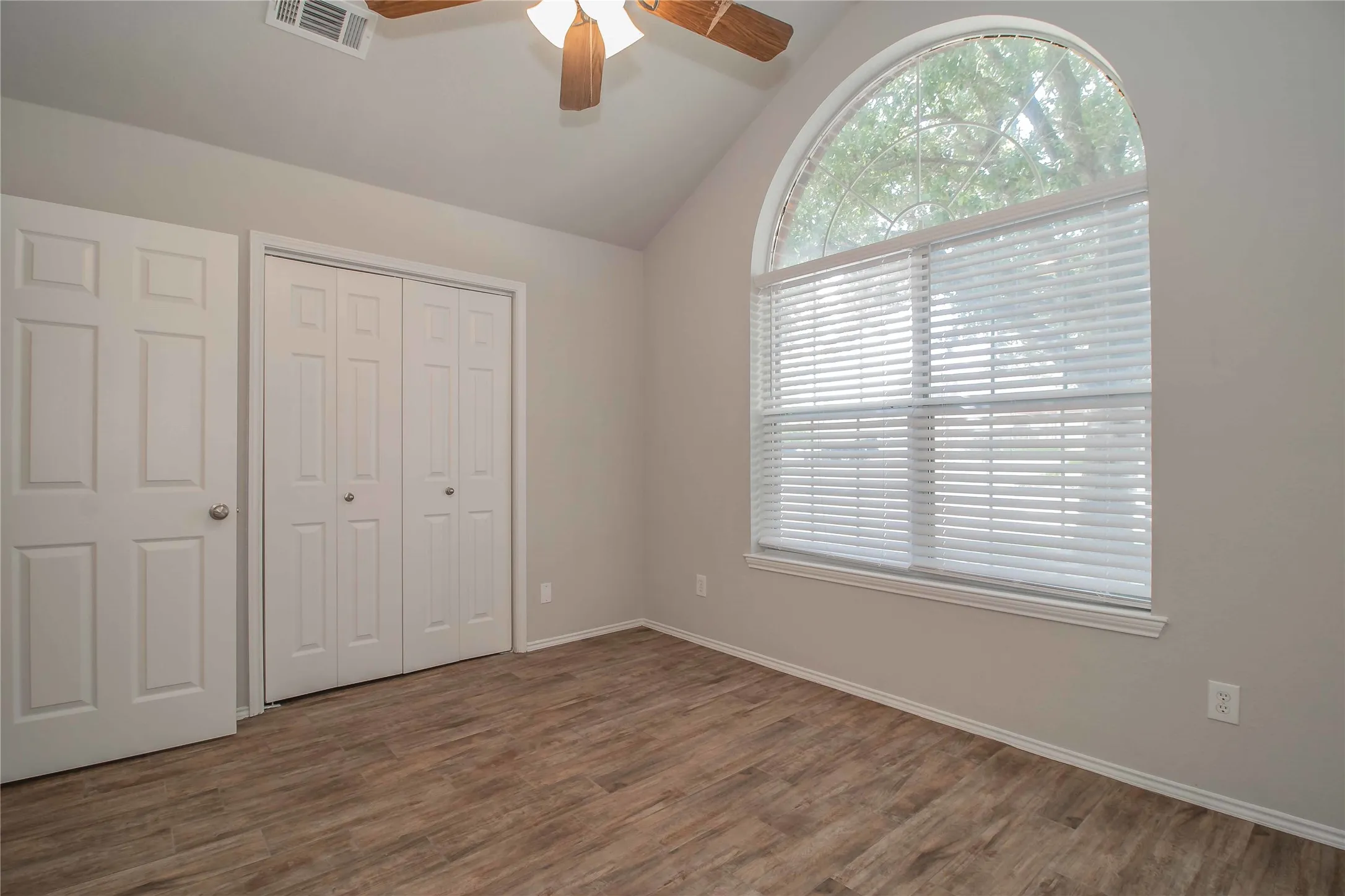 Single Family Residence For Rent in Parker County , 437 Hillside Drive, Aledo, Texas 76008, 3 Bedroom, 2 Bathroom, 2 Garage spaces, 1,668 Sqft, built in 1993, mls#21406952, Real Estate Agent in Aledo, Homes For Rent in Parker county, Homes For Rent in Aledo, Realtor in Aledo Texas, Real Estate Brokerage Independent Realty Texas, Luminita Cordes Realtor
