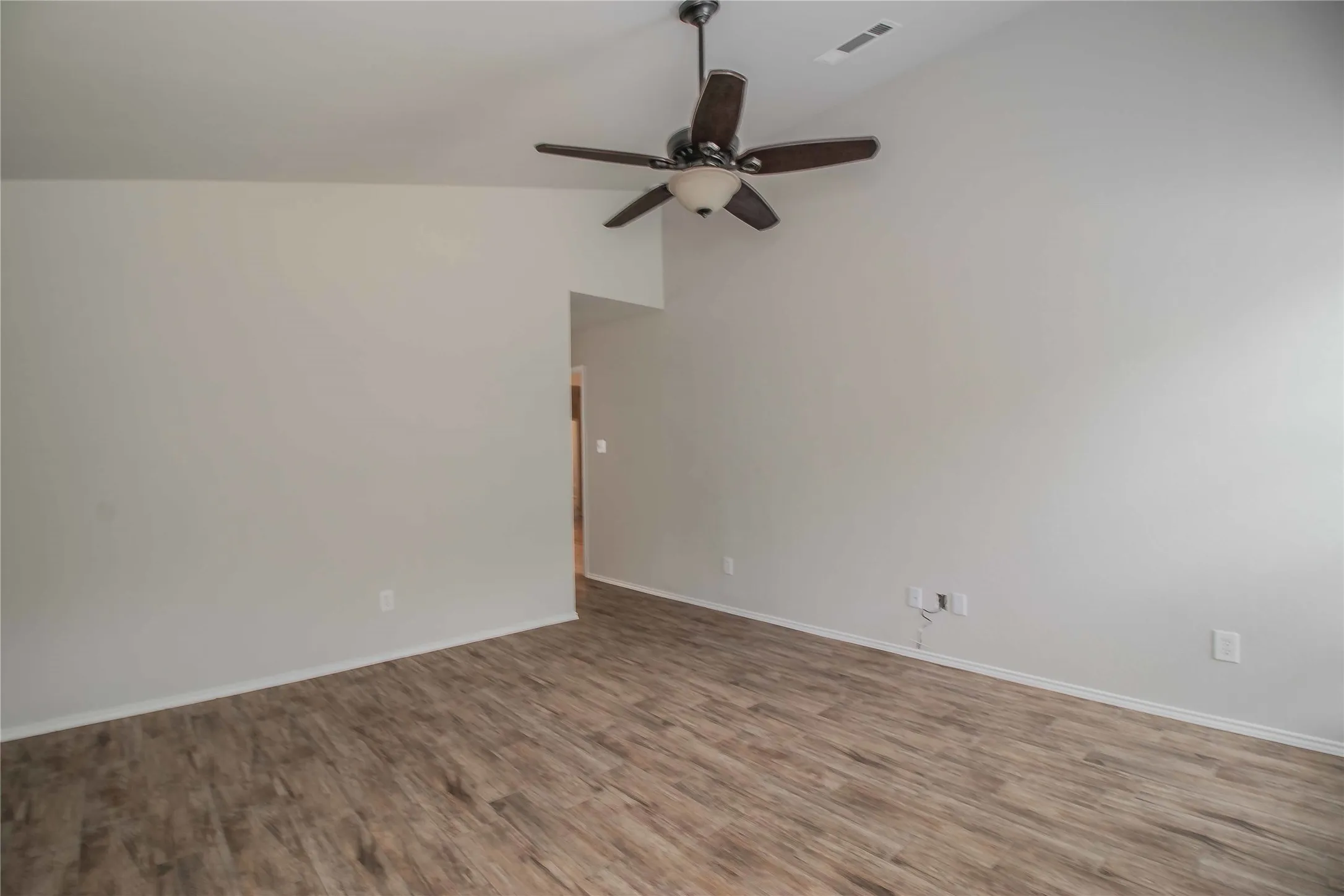Single Family Residence For Rent in Parker County , 437 Hillside Drive, Aledo, Texas 76008, 3 Bedroom, 2 Bathroom, 2 Garage spaces, 1,668 Sqft, built in 1993, mls#21406952, Real Estate Agent in Aledo, Homes For Rent in Parker county, Homes For Rent in Aledo, Realtor in Aledo Texas, Real Estate Brokerage Independent Realty Texas, Luminita Cordes Realtor