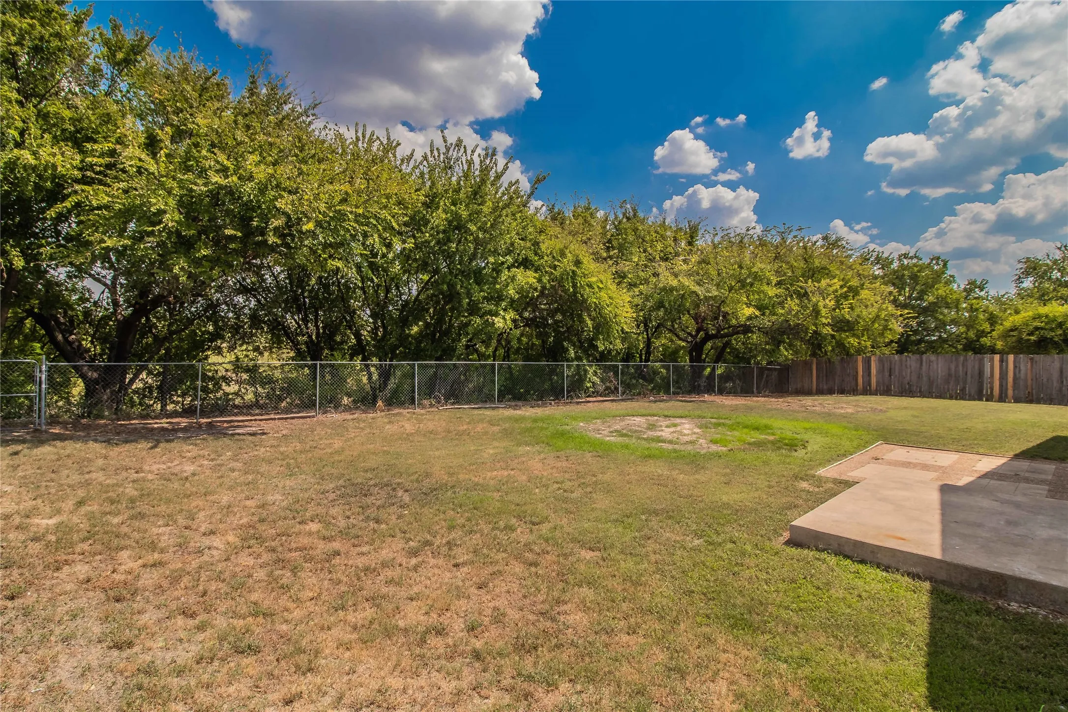 Single Family Residence For Rent in Parker County , 437 Hillside Drive, Aledo, Texas 76008, 3 Bedroom, 2 Bathroom, 2 Garage spaces, 1,668 Sqft, built in 1993, mls#21406952, Real Estate Agent in Aledo, Homes For Rent in Parker county, Homes For Rent in Aledo, Realtor in Aledo Texas, Real Estate Brokerage Independent Realty Texas, Luminita Cordes Realtor