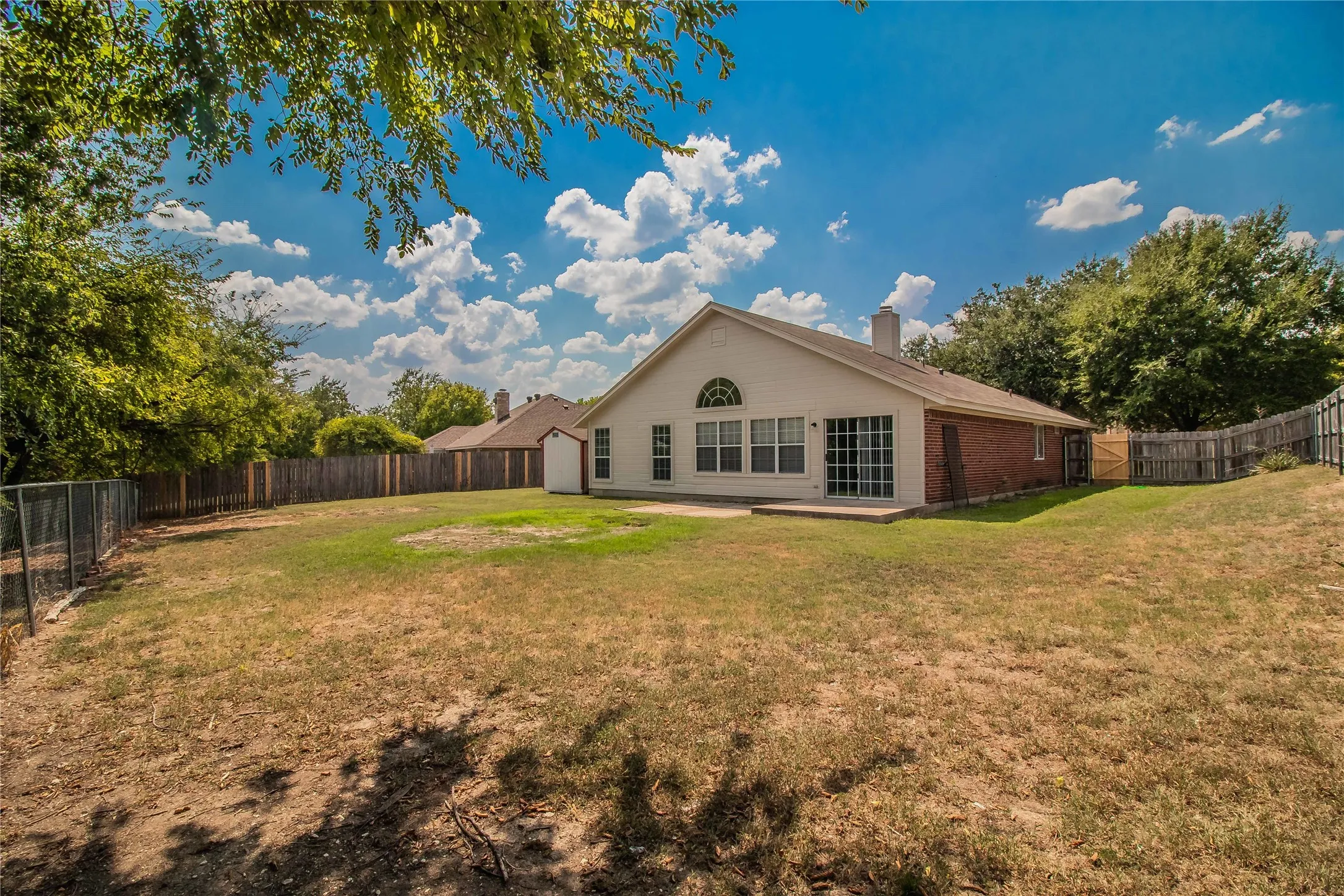 Single Family Residence For Rent in Parker County , 437 Hillside Drive, Aledo, Texas 76008, 3 Bedroom, 2 Bathroom, 2 Garage spaces, 1,668 Sqft, built in 1993, mls#21406952, Real Estate Agent in Aledo, Homes For Rent in Parker county, Homes For Rent in Aledo, Realtor in Aledo Texas, Real Estate Brokerage Independent Realty Texas, Luminita Cordes Realtor
