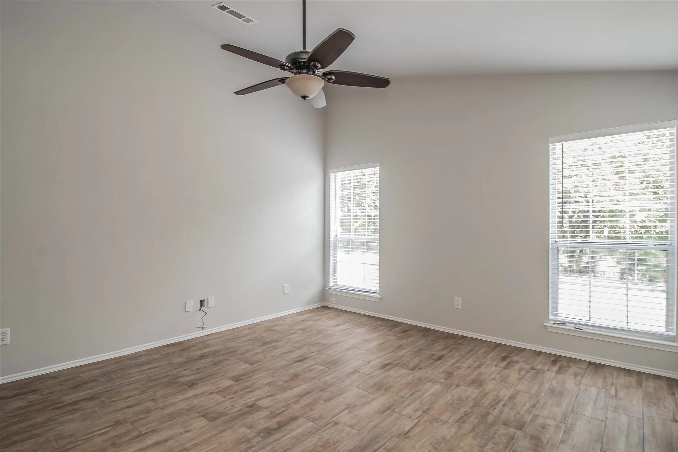 Single Family Residence For Rent in Parker County , 437 Hillside Drive, Aledo, Texas 76008, 3 Bedroom, 2 Bathroom, 2 Garage spaces, 1,668 Sqft, built in 1993, mls#21406952, Real Estate Agent in Aledo, Homes For Rent in Parker county, Homes For Rent in Aledo, Realtor in Aledo Texas, Real Estate Brokerage Independent Realty Texas, Luminita Cordes Realtor