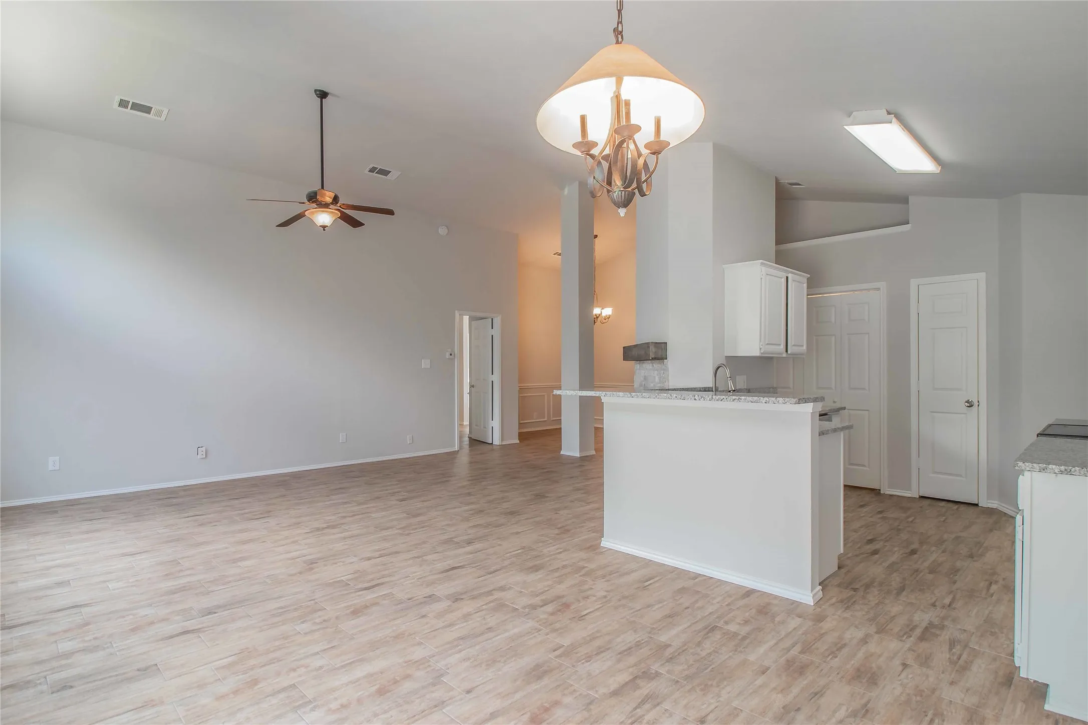 Single Family Residence For Rent in Parker County , 437 Hillside Drive, Aledo, Texas 76008, 3 Bedroom, 2 Bathroom, 2 Garage spaces, 1,668 Sqft, built in 1993, mls#21406952, Real Estate Agent in Aledo, Homes For Rent in Parker county, Homes For Rent in Aledo, Realtor in Aledo Texas, Real Estate Brokerage Independent Realty Texas, Luminita Cordes Realtor