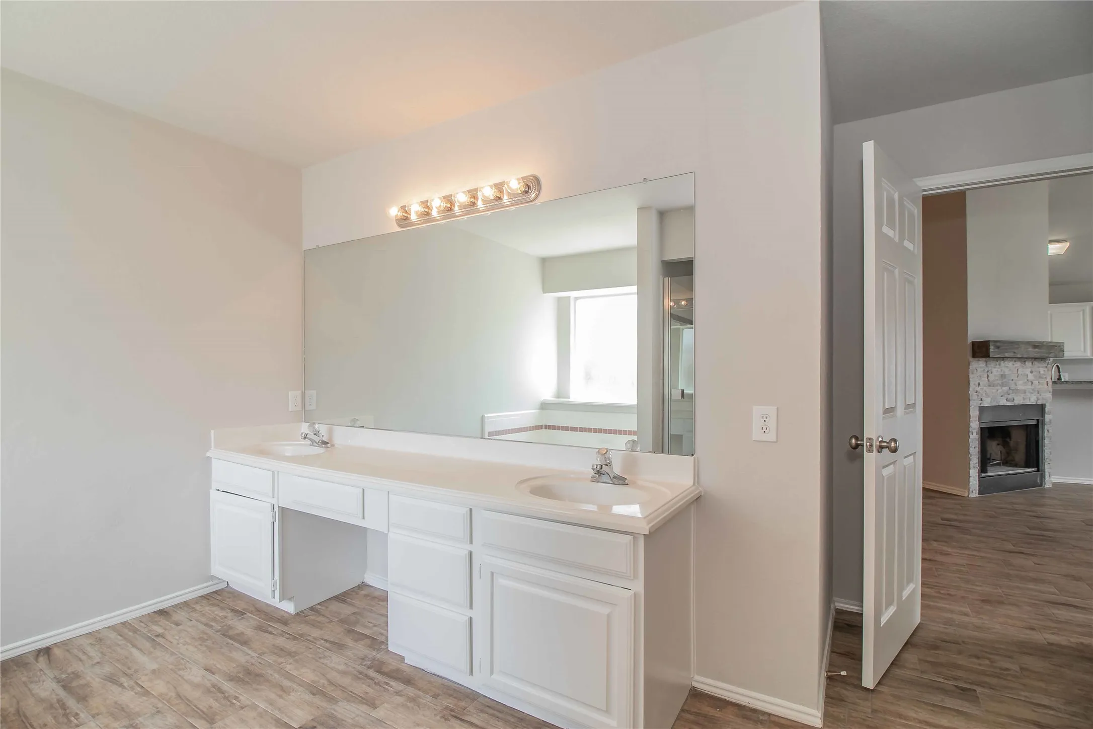 Single Family Residence For Rent in Parker County , 437 Hillside Drive, Aledo, Texas 76008, 3 Bedroom, 2 Bathroom, 2 Garage spaces, 1,668 Sqft, built in 1993, mls#21406952, Real Estate Agent in Aledo, Homes For Rent in Parker county, Homes For Rent in Aledo, Realtor in Aledo Texas, Real Estate Brokerage Independent Realty Texas, Luminita Cordes Realtor