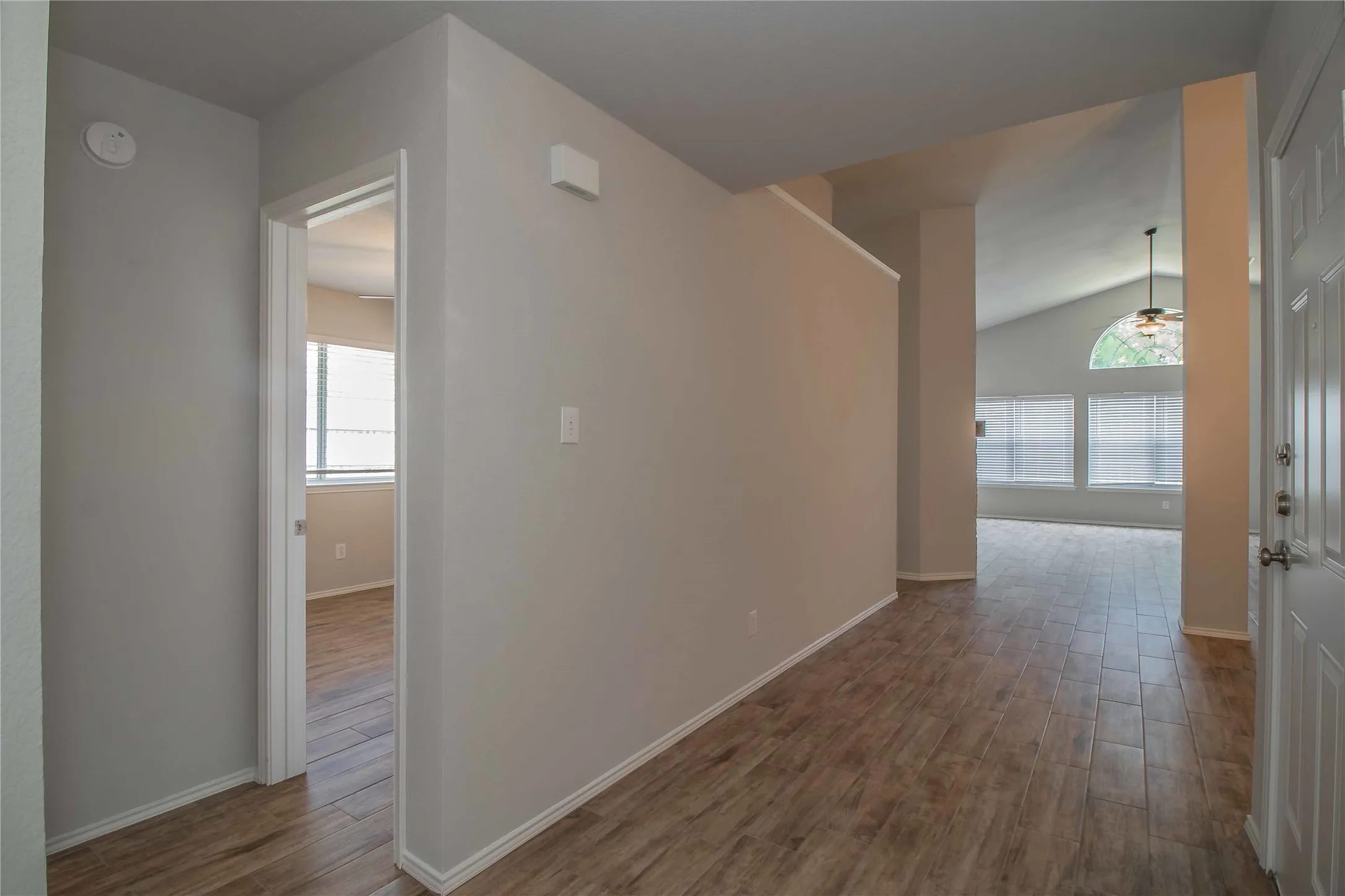 Single Family Residence For Rent in Parker County , 437 Hillside Drive, Aledo, Texas 76008, 3 Bedroom, 2 Bathroom, 2 Garage spaces, 1,668 Sqft, built in 1993, mls#21406952, Real Estate Agent in Aledo, Homes For Rent in Parker county, Homes For Rent in Aledo, Realtor in Aledo Texas, Real Estate Brokerage Independent Realty Texas, Luminita Cordes Realtor