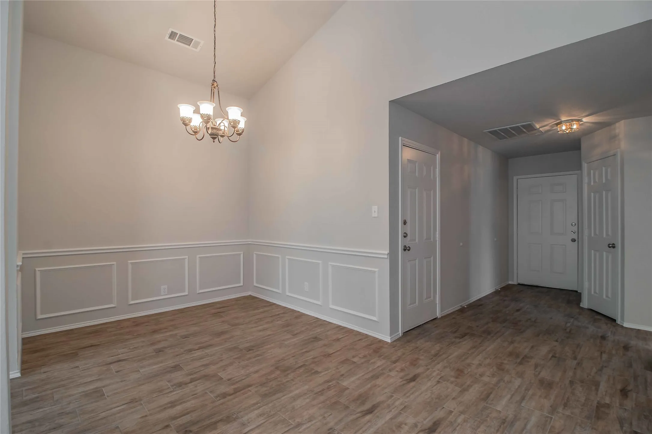 Single Family Residence For Rent in Parker County , 437 Hillside Drive, Aledo, Texas 76008, 3 Bedroom, 2 Bathroom, 2 Garage spaces, 1,668 Sqft, built in 1993, mls#21406952, Real Estate Agent in Aledo, Homes For Rent in Parker county, Homes For Rent in Aledo, Realtor in Aledo Texas, Real Estate Brokerage Independent Realty Texas, Luminita Cordes Realtor