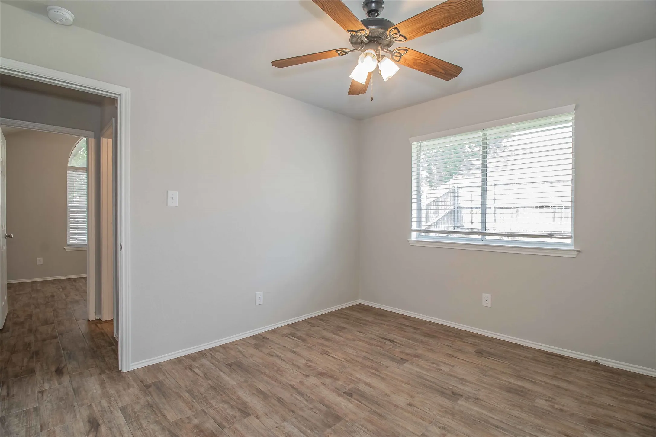 Single Family Residence For Rent in Parker County , 437 Hillside Drive, Aledo, Texas 76008, 3 Bedroom, 2 Bathroom, 2 Garage spaces, 1,668 Sqft, built in 1993, mls#21406952, Real Estate Agent in Aledo, Homes For Rent in Parker county, Homes For Rent in Aledo, Realtor in Aledo Texas, Real Estate Brokerage Independent Realty Texas, Luminita Cordes Realtor
