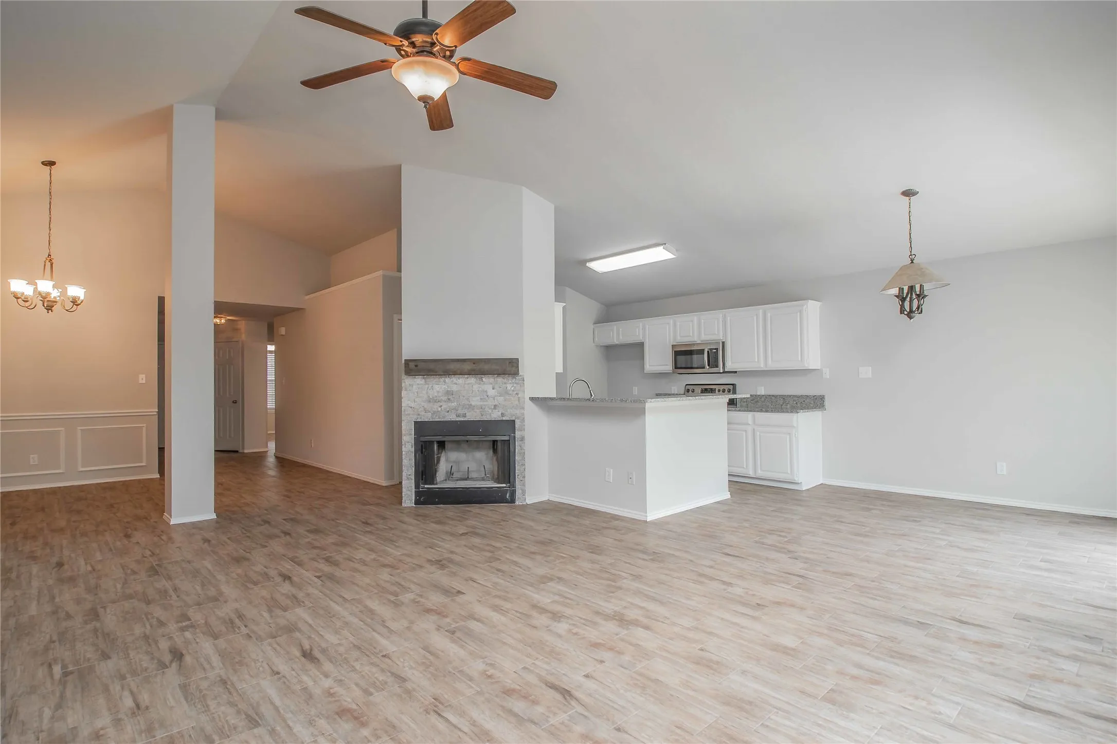 Single Family Residence For Rent in Parker County , 437 Hillside Drive, Aledo, Texas 76008, 3 Bedroom, 2 Bathroom, 2 Garage spaces, 1,668 Sqft, built in 1993, mls#21406952, Real Estate Agent in Aledo, Homes For Rent in Parker county, Homes For Rent in Aledo, Realtor in Aledo Texas, Real Estate Brokerage Independent Realty Texas, Luminita Cordes Realtor