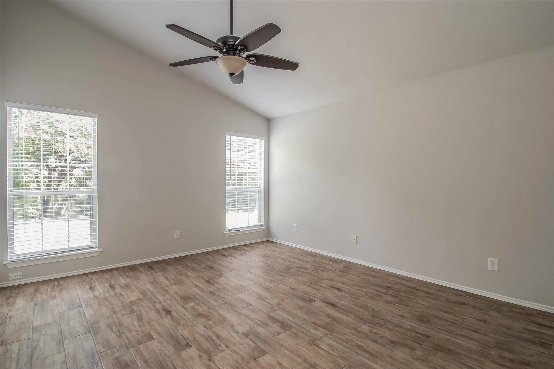 Single Family Residence For Rent in Parker County , 437 Hillside Drive, Aledo, Texas 76008, 3 Bedroom, 2 Bathroom, 2 Garage spaces, 1,668 Sqft, built in 1993, mls#21406952, Real Estate Agent in Aledo, Homes For Rent in Parker county, Homes For Rent in Aledo, Realtor in Aledo Texas, Real Estate Brokerage Independent Realty Texas, Luminita Cordes Realtor