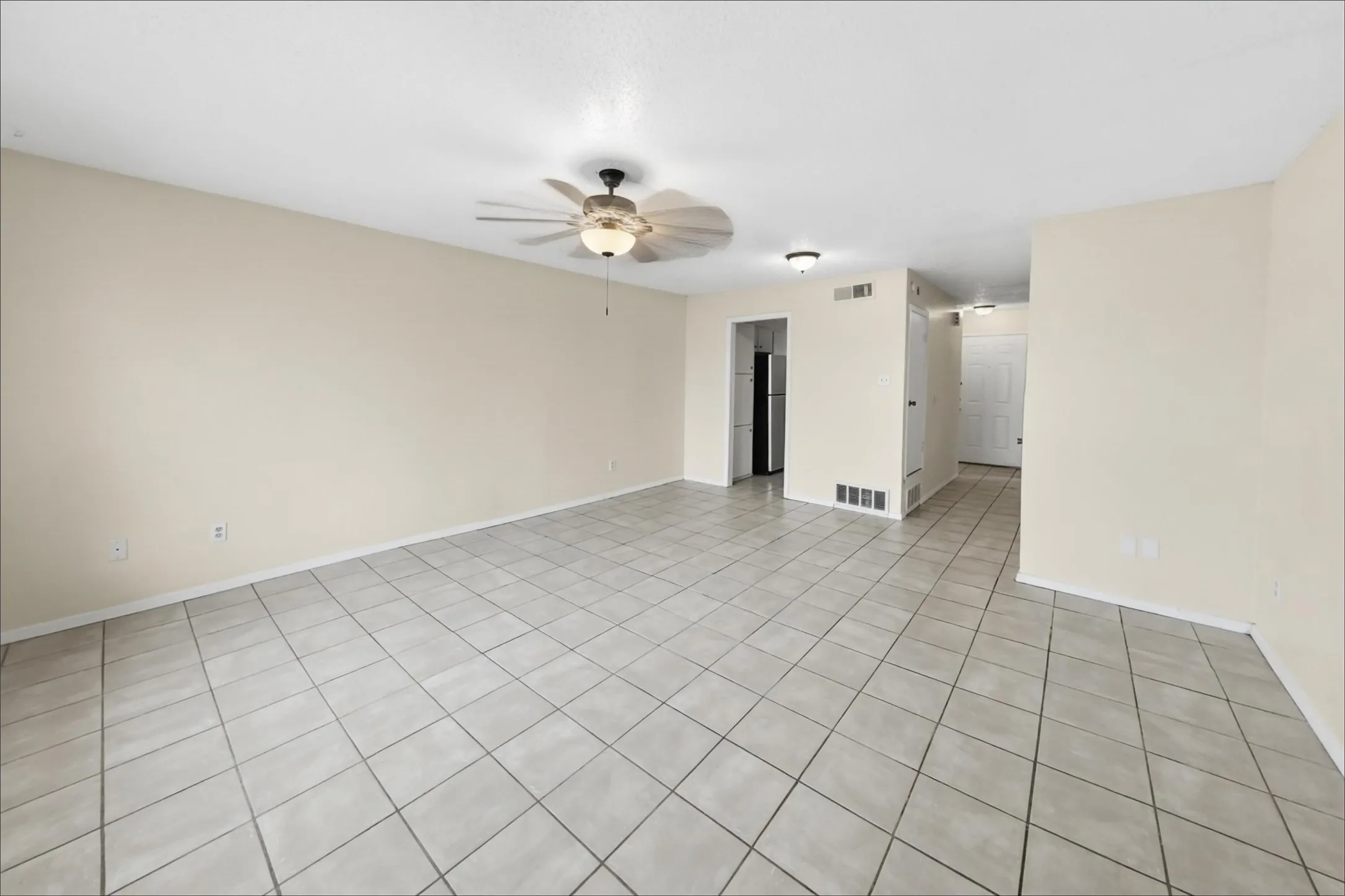 Townhouse For Rent in Tarrant County , 1006 Bland Drive, Arlington, Texas 76010, 2 Bedroom, 2 Bathroom, Garage spaces, 1,052 Sqft, built in 1983, mls#21406967, Real Estate Agent in Arlington, Homes For Rent in Tarrant county, Homes For Rent in Arlington, Realtor in Arlington Texas, Real Estate Brokerage Independent Realty Texas, Luminita Cordes Realtor