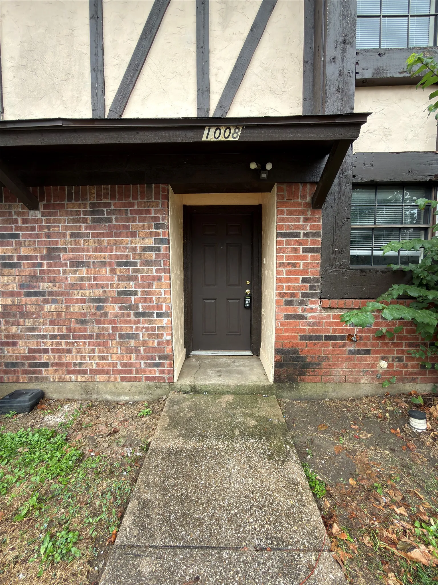 Townhouse For Rent in Tarrant County , 1006 Bland Drive, Arlington, Texas 76010, 2 Bedroom, 2 Bathroom, Garage spaces, 1,052 Sqft, built in 1983, mls#21406967, Real Estate Agent in Arlington, Homes For Rent in Tarrant county, Homes For Rent in Arlington, Realtor in Arlington Texas, Real Estate Brokerage Independent Realty Texas, Luminita Cordes Realtor