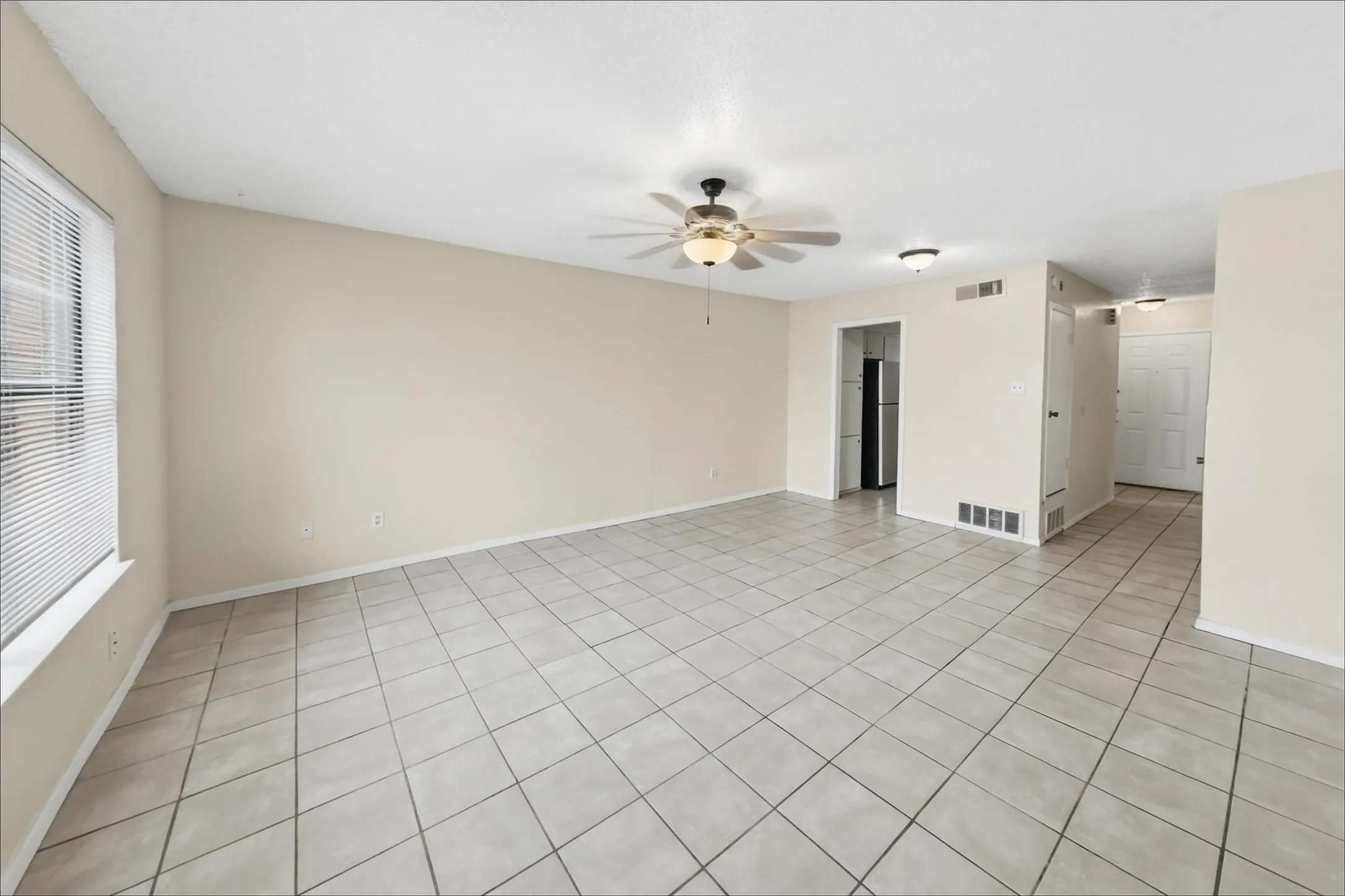 Townhouse For Rent in Tarrant County , 1006 Bland Drive, Arlington, Texas 76010, 2 Bedroom, 2 Bathroom, Garage spaces, 1,052 Sqft, built in 1983, mls#21406967, Real Estate Agent in Arlington, Homes For Rent in Tarrant county, Homes For Rent in Arlington, Realtor in Arlington Texas, Real Estate Brokerage Independent Realty Texas, Luminita Cordes Realtor