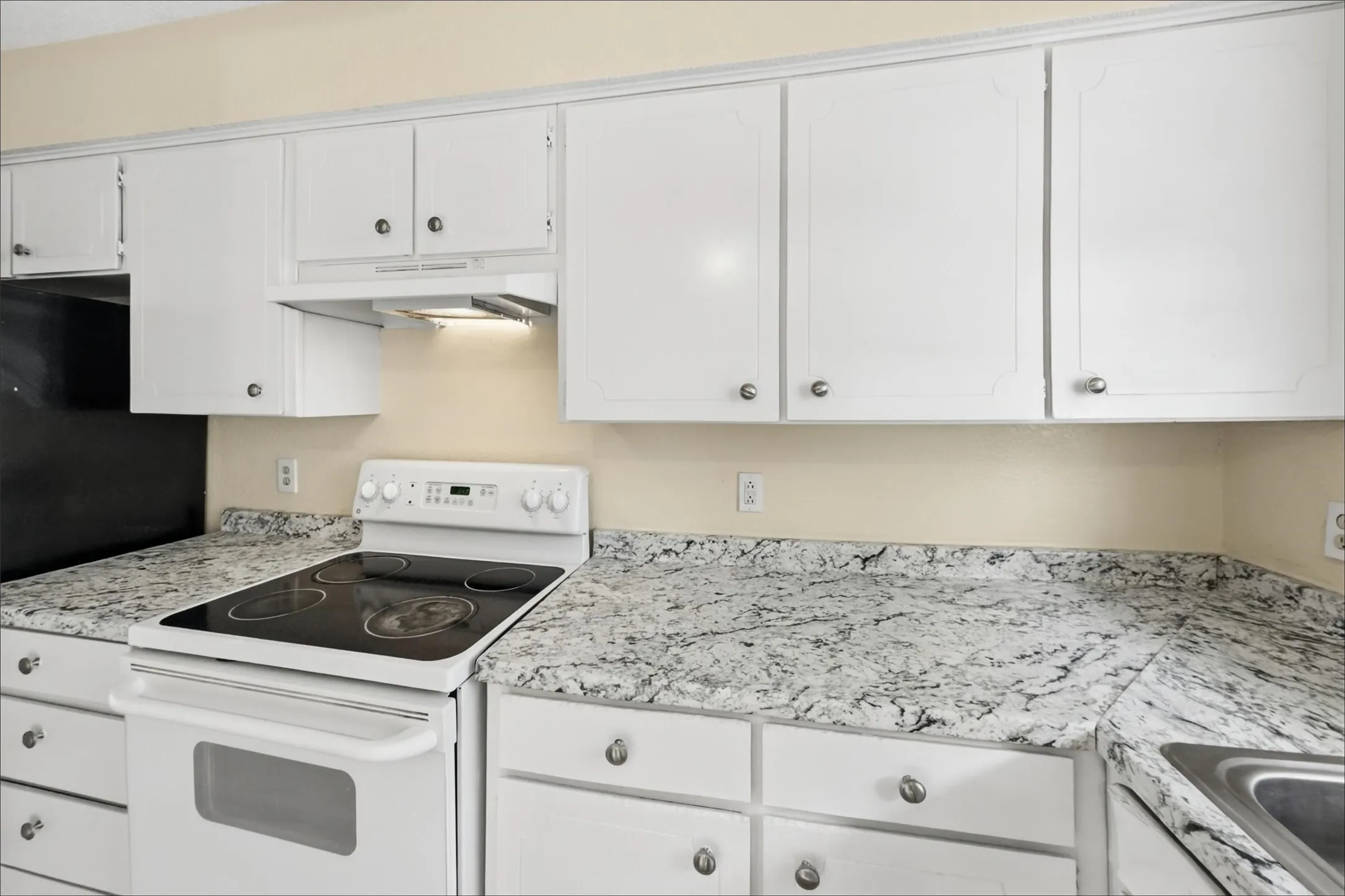 Townhouse For Rent in Tarrant County , 1006 Bland Drive, Arlington, Texas 76010, 2 Bedroom, 2 Bathroom, Garage spaces, 1,052 Sqft, built in 1983, mls#21406967, Real Estate Agent in Arlington, Homes For Rent in Tarrant county, Homes For Rent in Arlington, Realtor in Arlington Texas, Real Estate Brokerage Independent Realty Texas, Luminita Cordes Realtor