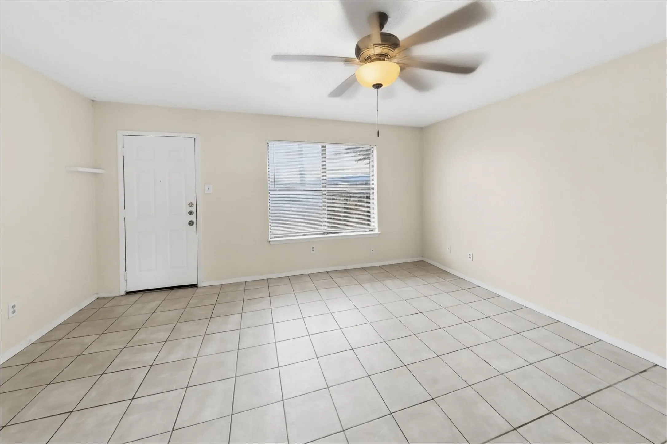 Townhouse For Rent in Tarrant County , 1006 Bland Drive, Arlington, Texas 76010, 2 Bedroom, 2 Bathroom, Garage spaces, 1,052 Sqft, built in 1983, mls#21406967, Real Estate Agent in Arlington, Homes For Rent in Tarrant county, Homes For Rent in Arlington, Realtor in Arlington Texas, Real Estate Brokerage Independent Realty Texas, Luminita Cordes Realtor